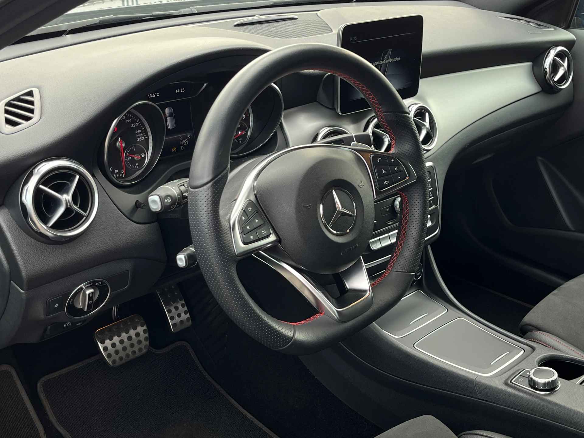 Mercedes-Benz GLA-klasse 180 Business Solution AMG|1e eigenaar|Camera|Navigatie|Stoelverwarming|NL Auto - 18/20