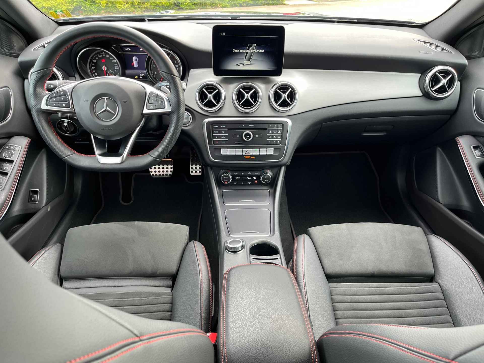 Mercedes-Benz GLA-klasse 180 Business Solution AMG|1e eigenaar|Camera|Navigatie|Stoelverwarming|NL Auto - 19/20