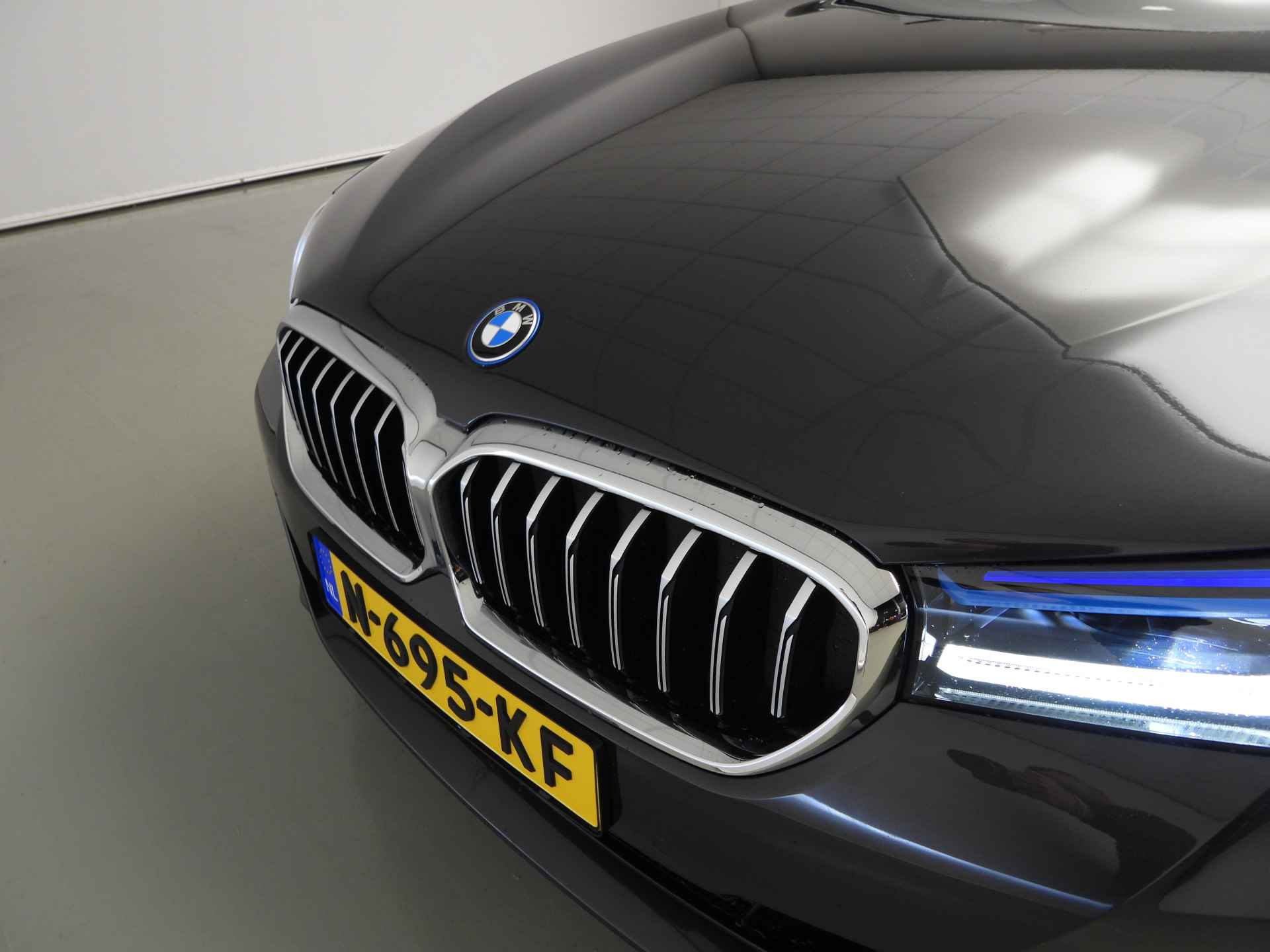 BMW 5 Serie Touring 530e xDrive | M-Sportpakket Laserlicht / Leder / HUD / Schuifdak / Comfortzetels / DAB / Alu 19 inch - 42/43