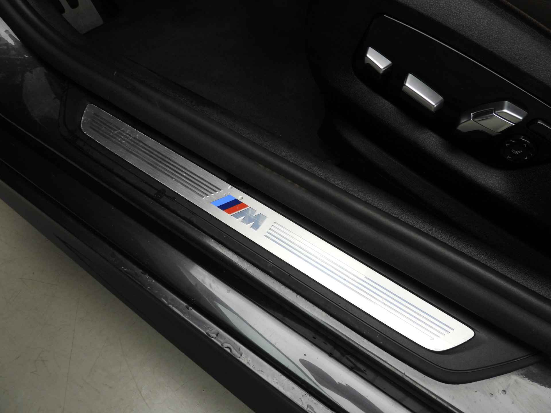 BMW 5 Serie Touring 530e xDrive | M-Sportpakket Laserlicht / Leder / HUD / Schuifdak / Comfortzetels / DAB / Alu 19 inch - 35/43