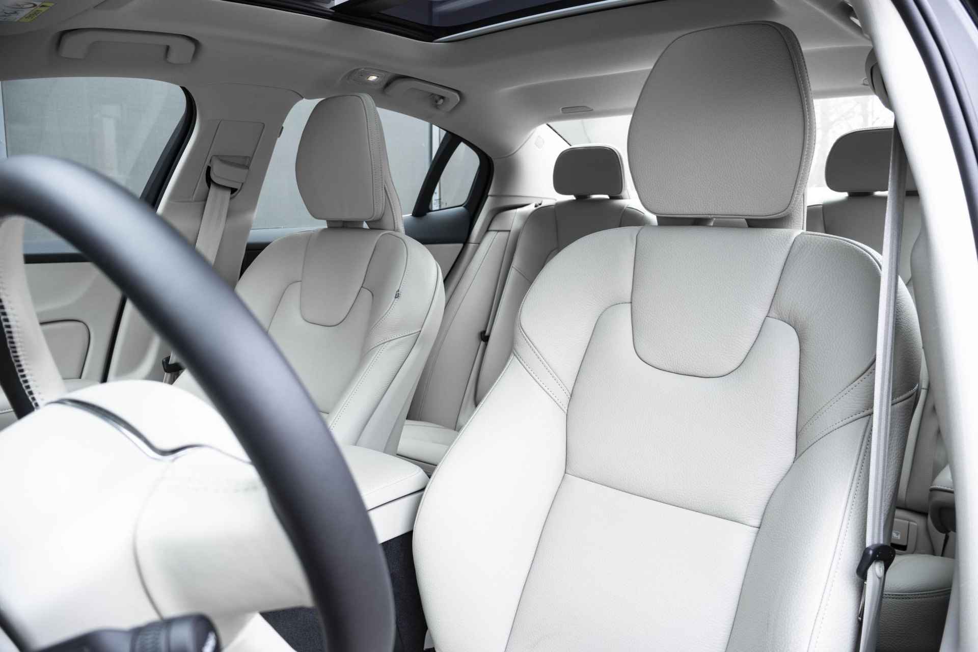 Volvo S60 Recharge T6 AWD Ultimate Bright |Long Range| Harman Kardon | 360º camera | Panoramadak | Stoel- en stuurverwarming | Verwarmde achterbank | Google Infotainment - 15/37