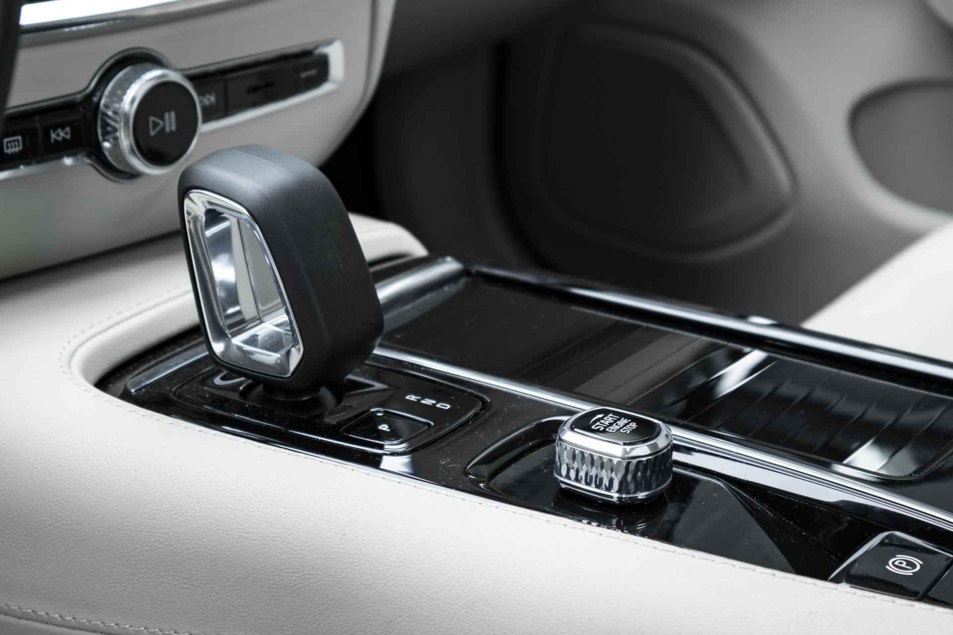 Volvo S60 Recharge T6 AWD Ultimate Bright |Long Range| Harman Kardon | 360º camera | Panoramadak | Stoel- en stuurverwarming | Verwarmde achterbank | Google Infotainment - 26/37
