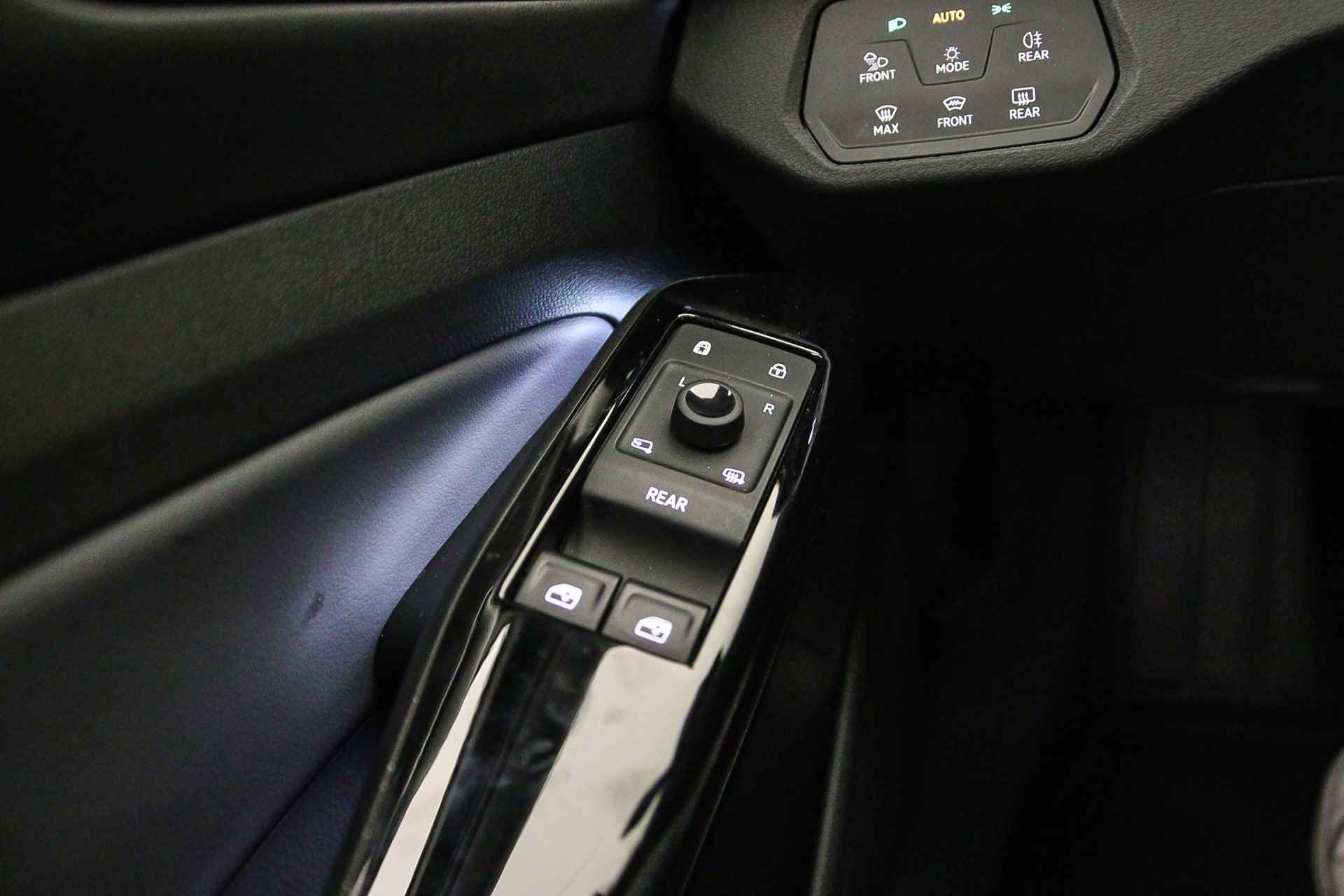 Volkswagen ID.5 Pro 204pk Automaat Adaptive cruise control, LED matrix koplampen, Navigatie, Parkeersensoren, Airco, DAB, Keyless start, Stoelverwarming, 20 inch velgen - 15/71