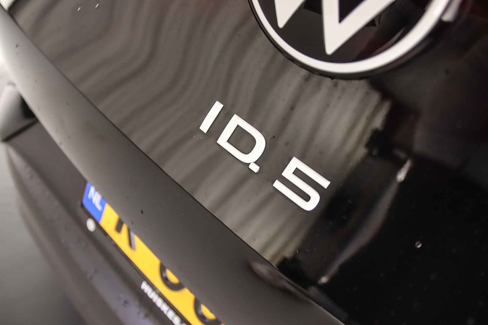 Volkswagen ID.5 Pro 204pk Automaat Adaptive cruise control, LED matrix koplampen, Navigatie, Parkeersensoren, Airco, DAB, Keyless start, Stoelverwarming, 20 inch velgen - 34/71