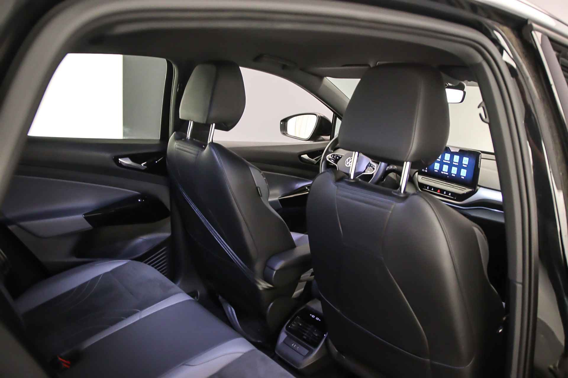 Volkswagen ID.5 Pro 204pk Automaat Adaptive cruise control, LED matrix koplampen, Navigatie, Parkeersensoren, Airco, DAB, Keyless start, Stoelverwarming, 20 inch velgen - 36/71