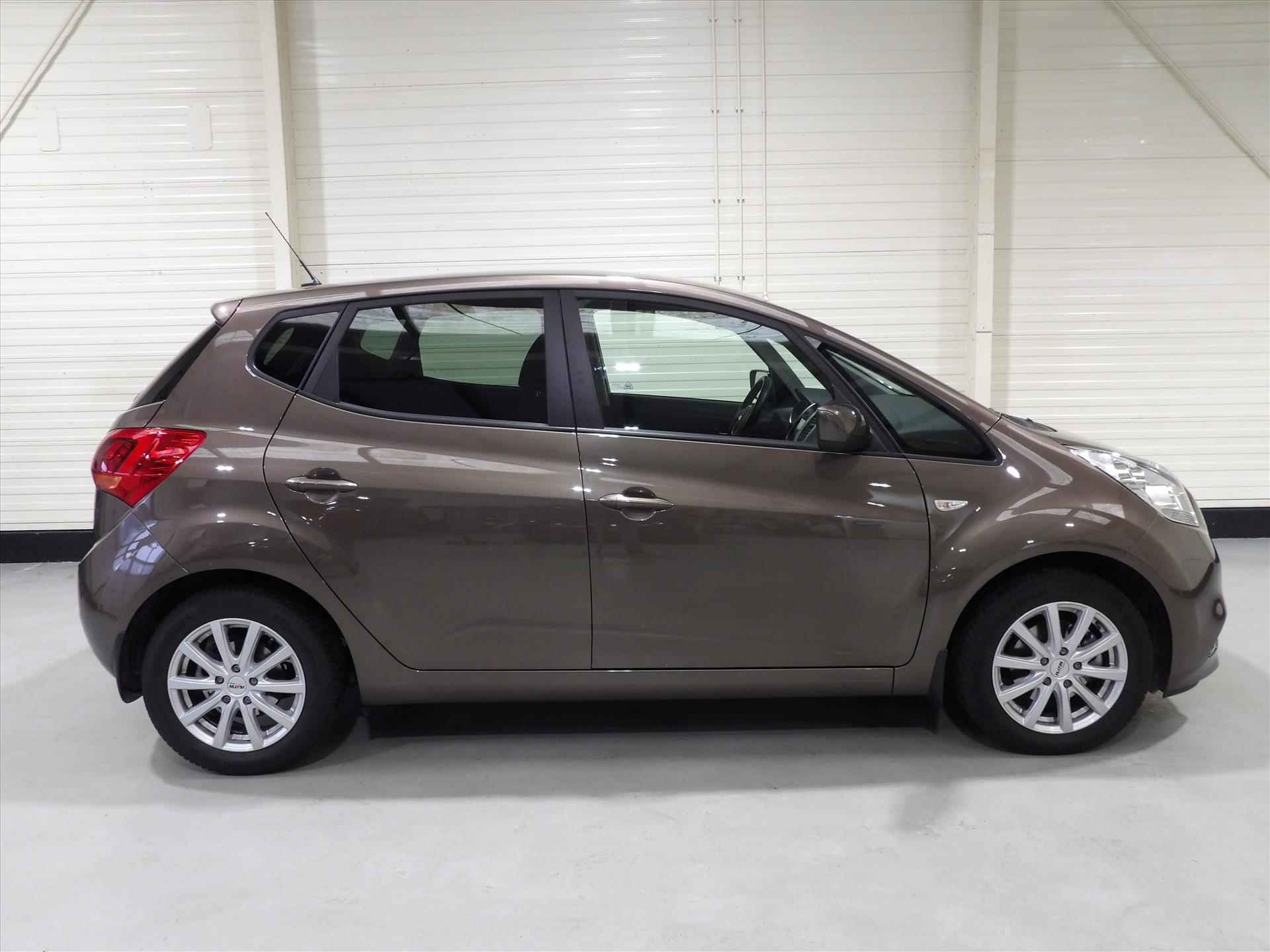 Kia Venga 1.6 CVVT 125pk Aut Dream Team - 8/29