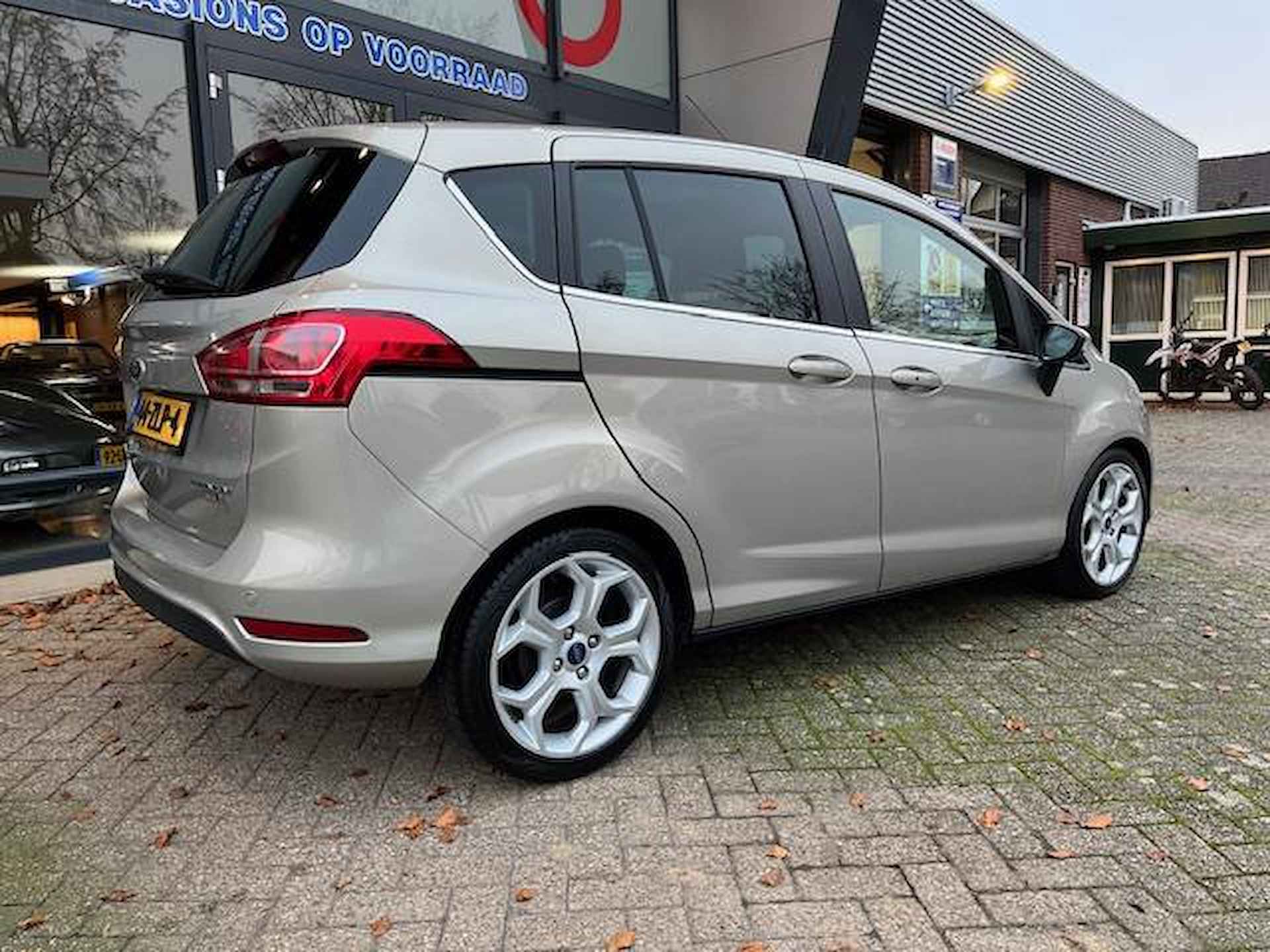 Ford B-Max 1.0 EcoBoost Titanium - 18/25