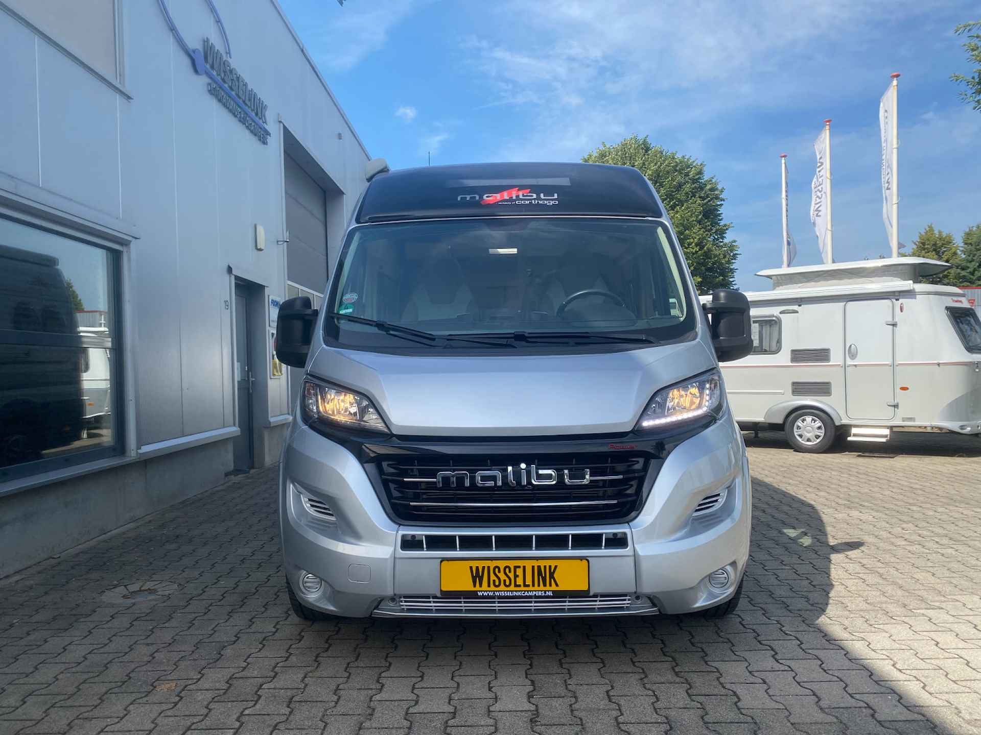 Malibu Van 640 LB RB Charming GT EXP. GRIJS 9-G ZONNEPANEEL - 26/28