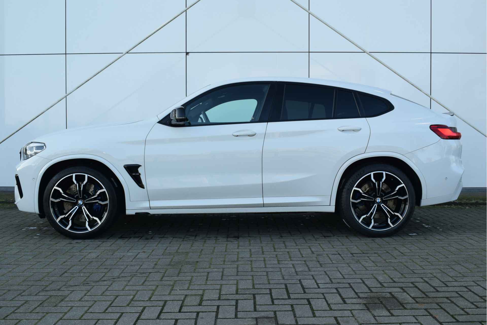 BMW X4 M Competition Automaat / M Sportstoelen / Stoelverwarming / Harman Kardon / Gesture Control / Head-Up / Parking Assistant Plus / Adaptieve LED / Verwarmd stuurwiel - 3/39