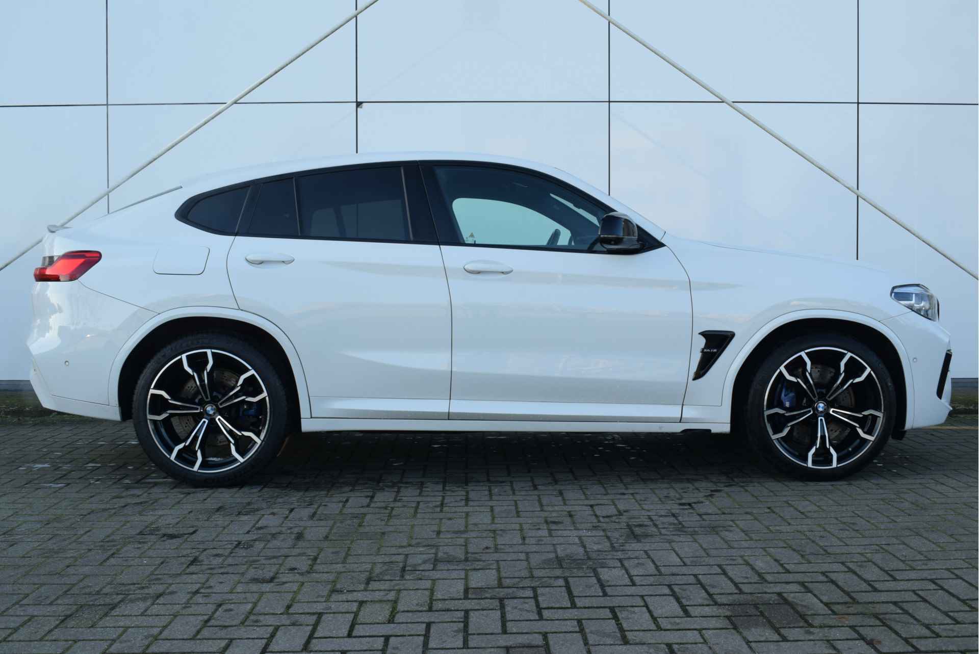 BMW X4 M Competition Automaat / M Sportstoelen / Stoelverwarming / Harman Kardon / Gesture Control / Head-Up / Parking Assistant Plus / Adaptieve LED / Verwarmd stuurwiel - 11/39