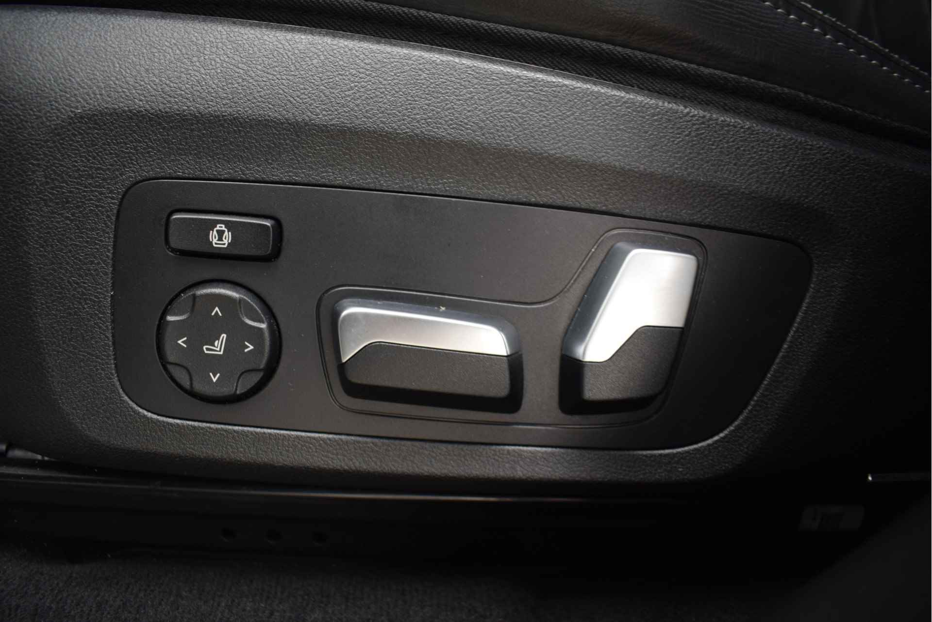 BMW X4 M Competition Automaat / M Sportstoelen / Stoelverwarming / Harman Kardon / Gesture Control / Head-Up / Parking Assistant Plus / Adaptieve LED / Verwarmd stuurwiel - 20/39