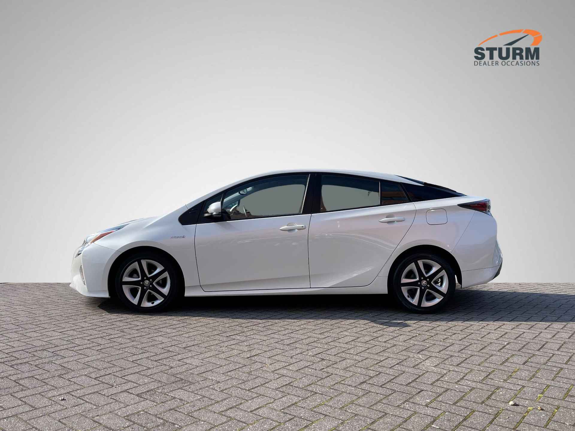 Toyota Prius 1.8 Dynamic | Navigatie | Camera | Stoelverwarming | Adapt. Cruise Control | Head-Up Display | Dodehoek | LED | Rijklaarprijs! - 7/27