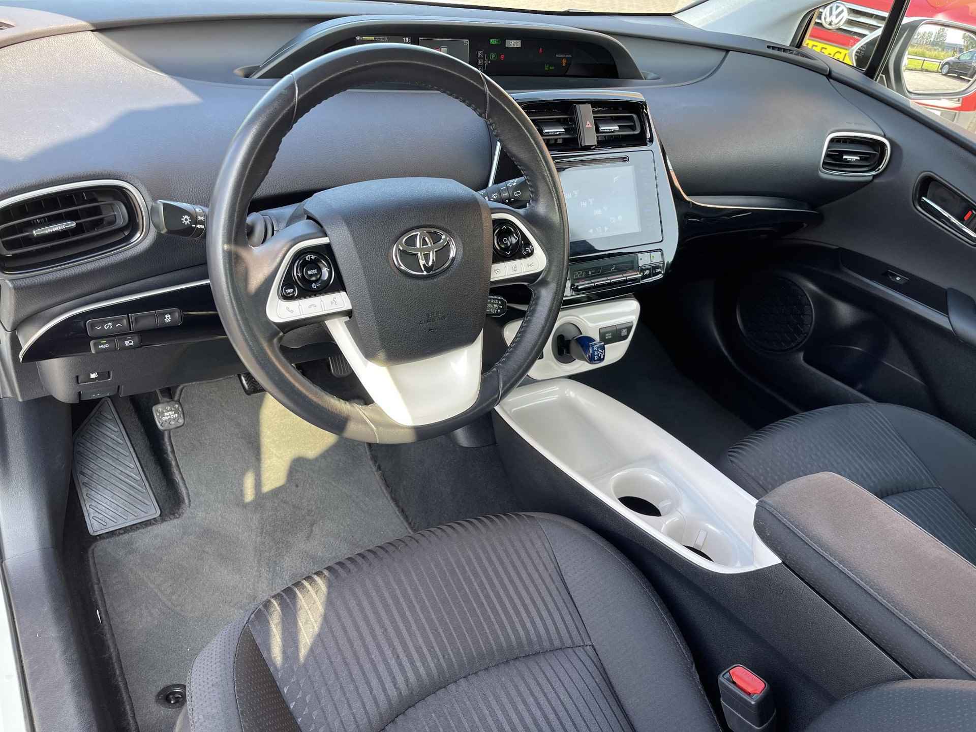 Toyota Prius 1.8 Dynamic | Navigatie | Camera | Stoelverwarming | Adapt. Cruise Control | Head-Up Display | Dodehoek | LED | Rijklaarprijs! - 10/27