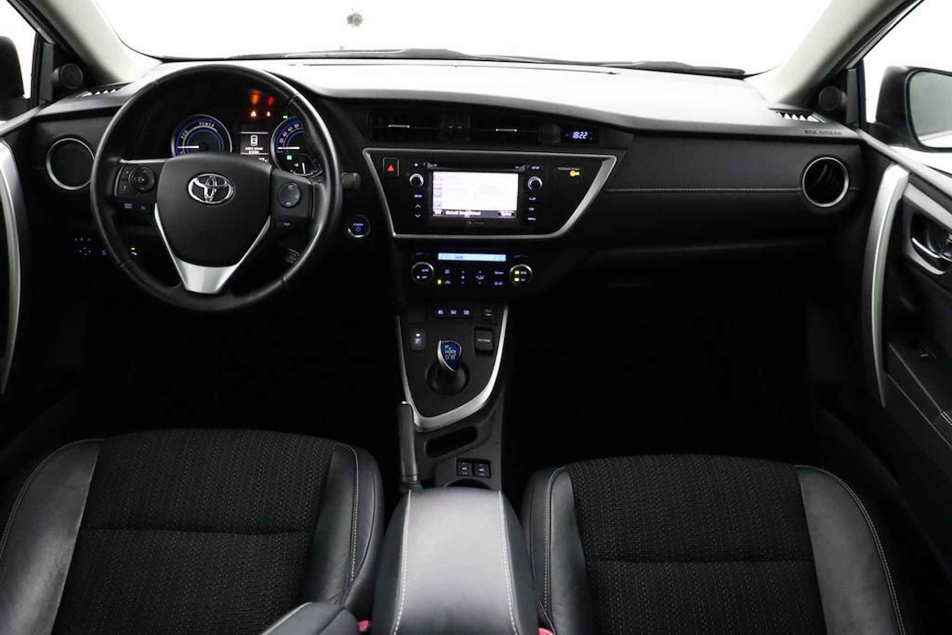 Toyota Auris Touring Sports 1.8 Hybrid Lease Pro | Panorama dak | Parkeersensoren | Navigatie | - 4/54