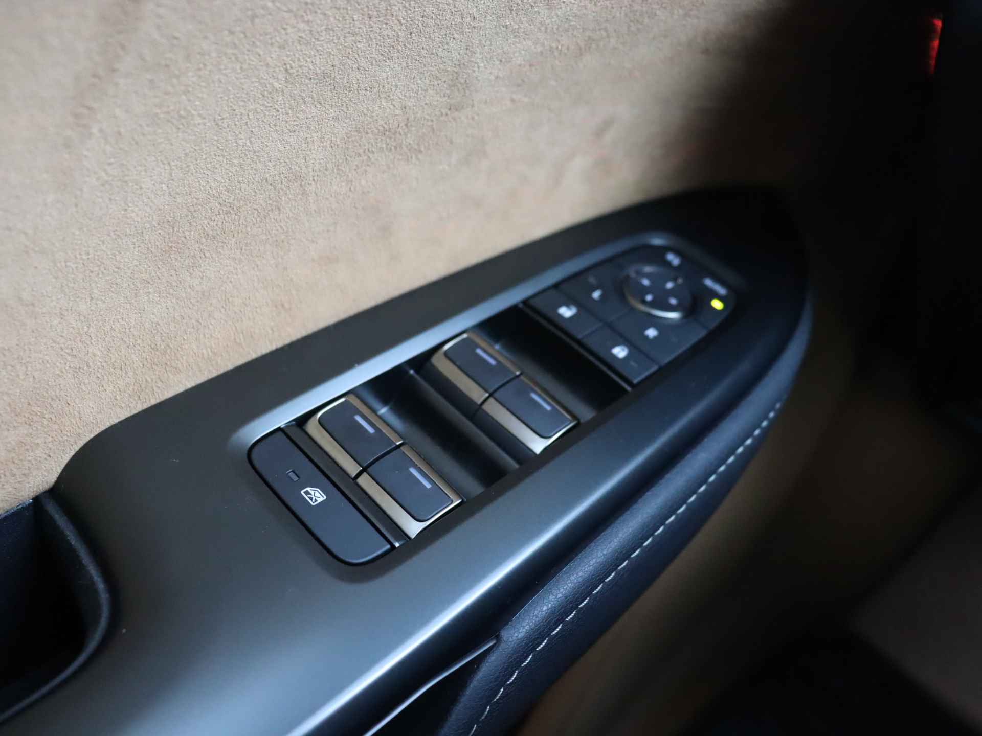 Lexus RZ 450e President Line 71 kWh | Demo | Elektric | Dimbaar Panoramadak | Bi-Tone Kleur | Mark Levinson | - 25/37