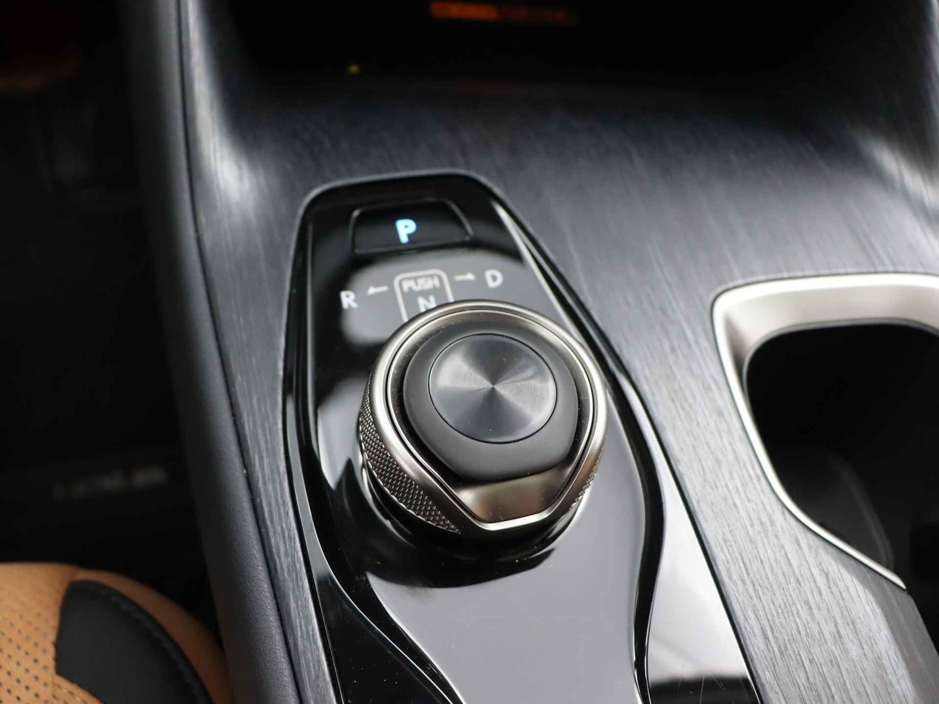 Lexus RZ 450e President Line 71 kWh | Demo | Elektric | Dimbaar Panoramadak | Bi-Tone Kleur | Mark Levinson | - 27/37