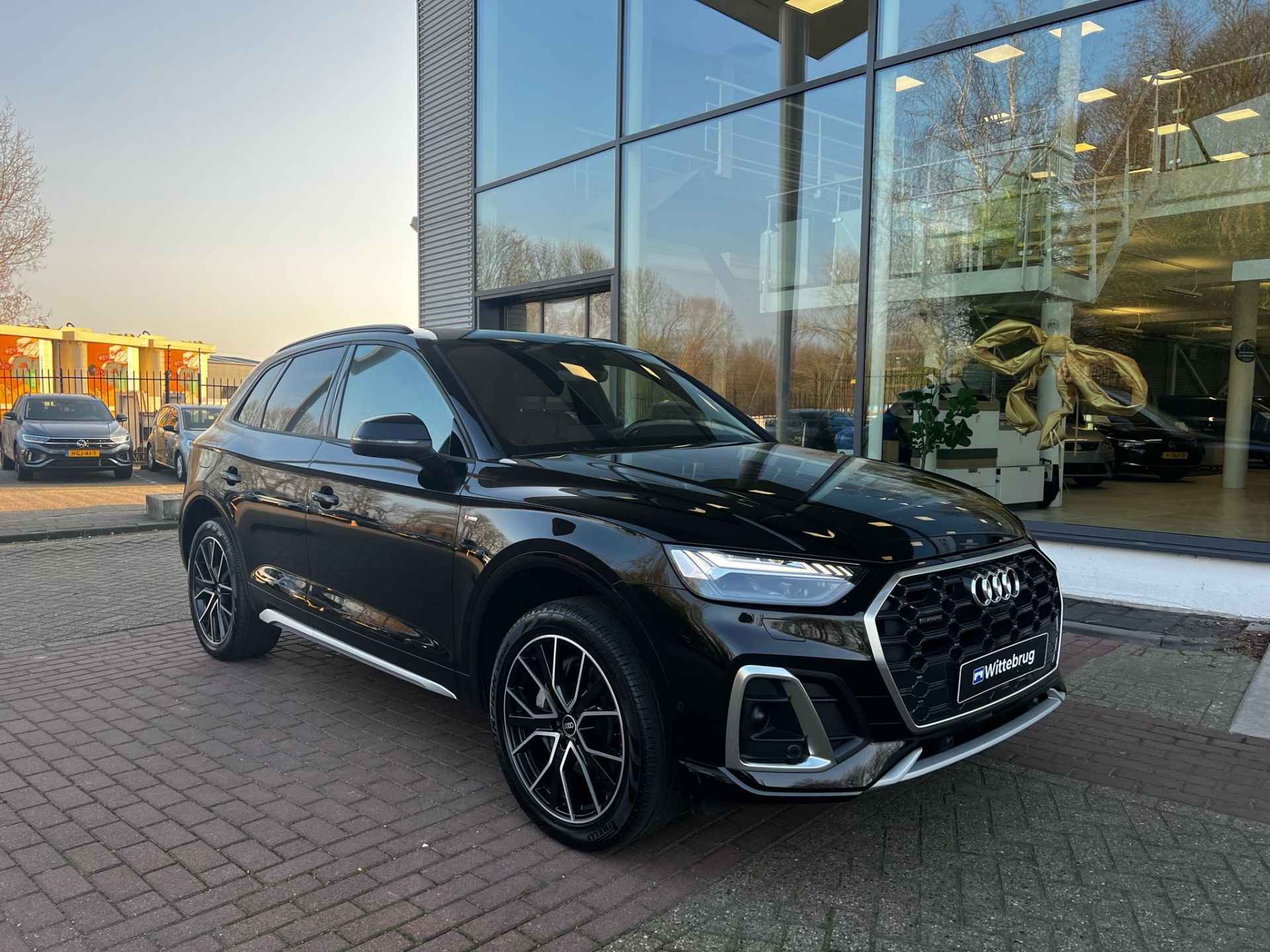 Audi Q5 55 TFSI e S edition / Panorama dak / 20 Inch / zwenkbare haak / Matrix Led / Virtual Cockpit / Optiek Zwart / Achterklep elekt. - 19/34