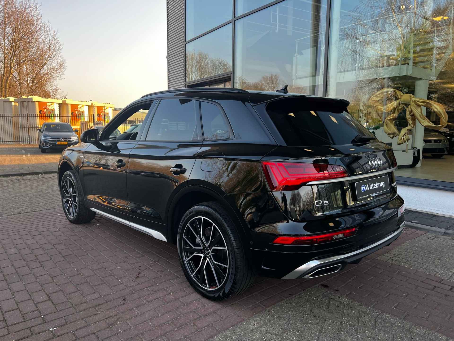 Audi Q5 55 TFSI e S edition / Panorama dak / 20 Inch / zwenkbare haak / Matrix Led / Virtual Cockpit / Optiek Zwart / Achterklep elekt. - 21/34