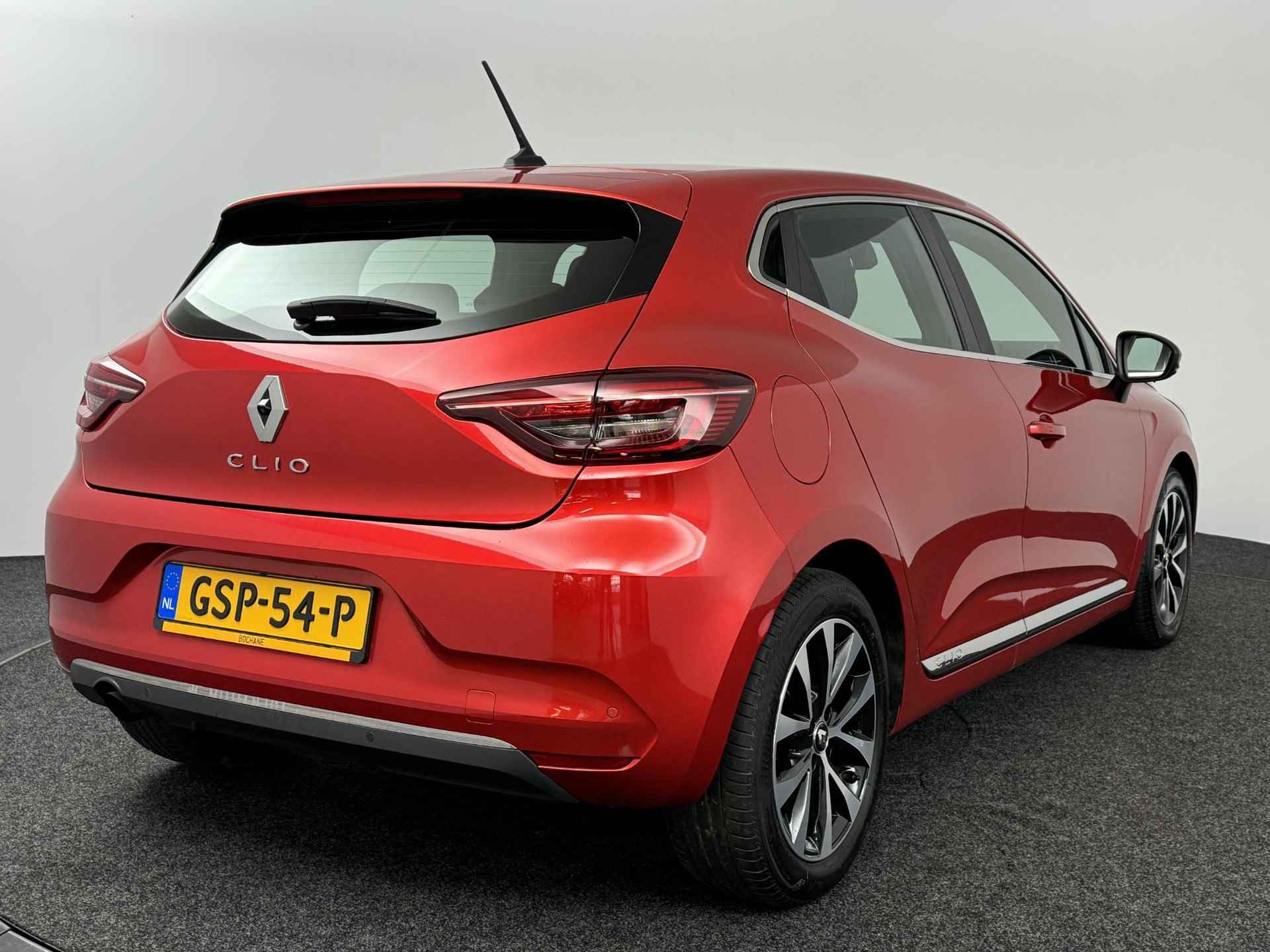 Renault Clio 1.0 TCe 100 Intens  | Apple CarPlay / Android Auto navigatie | Parkeersensoren | Achteruitrijcamera | - 4/48