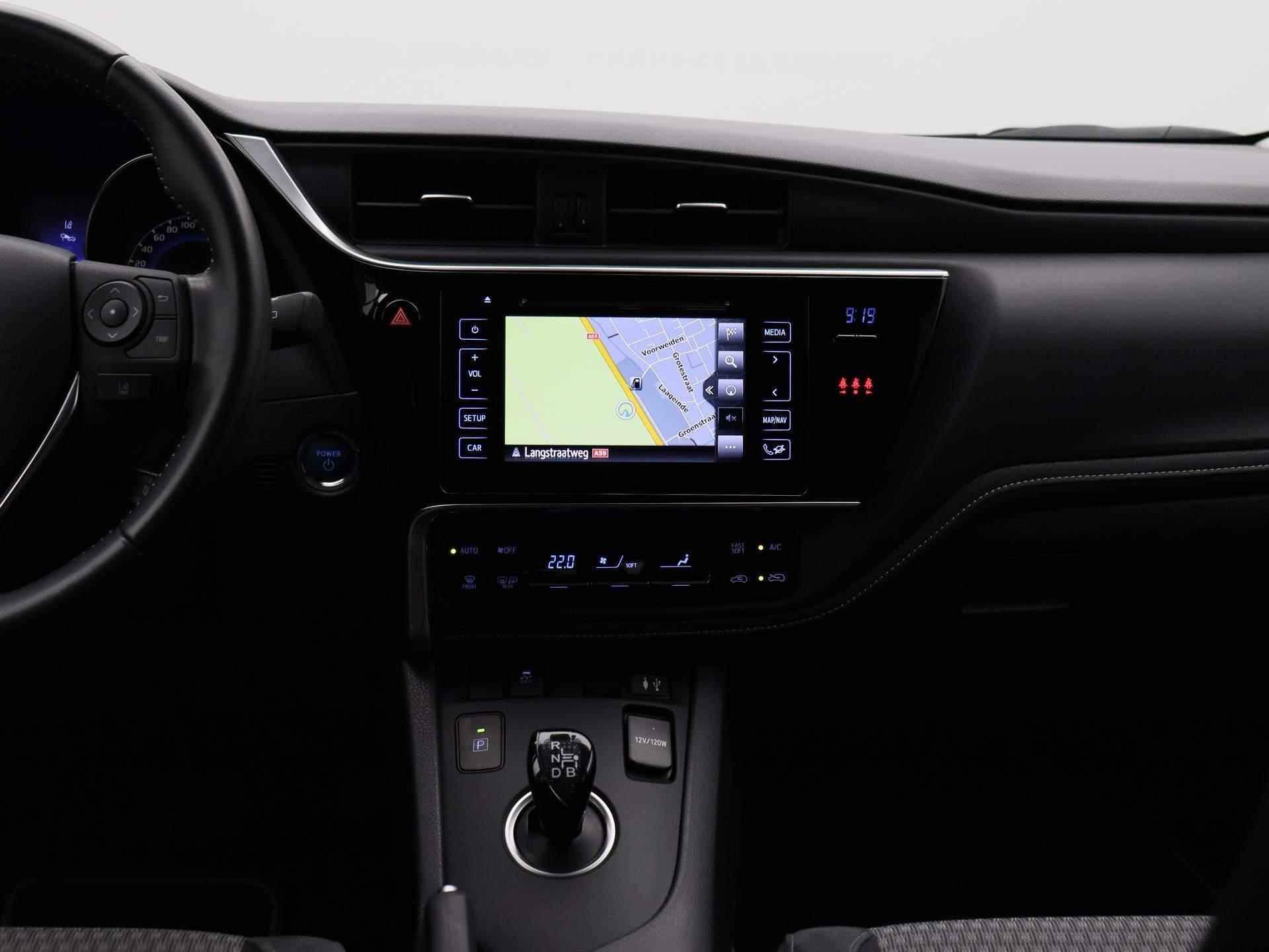 Toyota Auris Touring Sports 1.8 Hybrid Freestyle | Automaat | Navigatie | Climate control | Parkeer sensoren | LMV | Camera | Lage km stand - 9/37