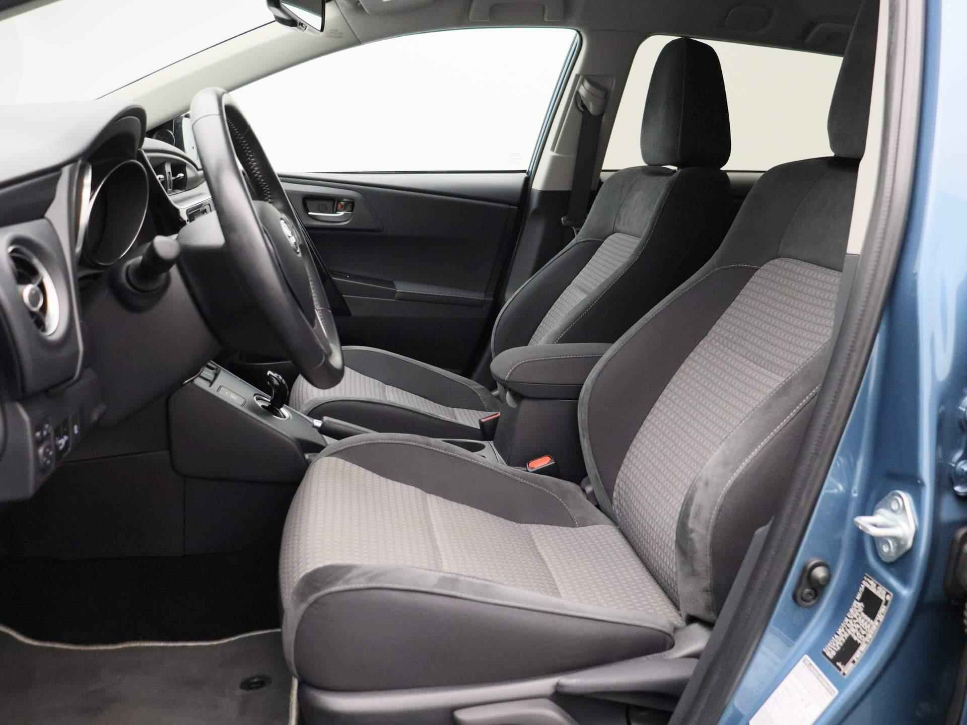 Toyota Auris Touring Sports 1.8 Hybrid Freestyle | Automaat | Navigatie | Climate control | Parkeer sensoren | LMV | Camera | Lage km stand - 12/37
