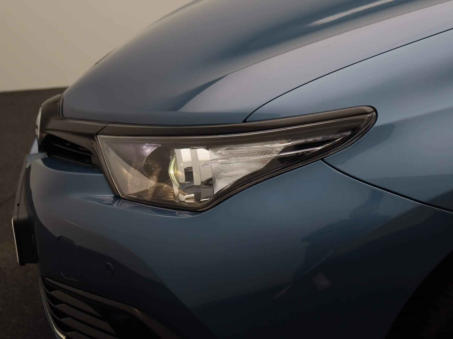 Toyota Auris Touring Sports 1.8 Hybrid Freestyle | Automaat | Navigatie | Climate control | Parkeer sensoren | LMV | Camera | Lage km stand - 17/37