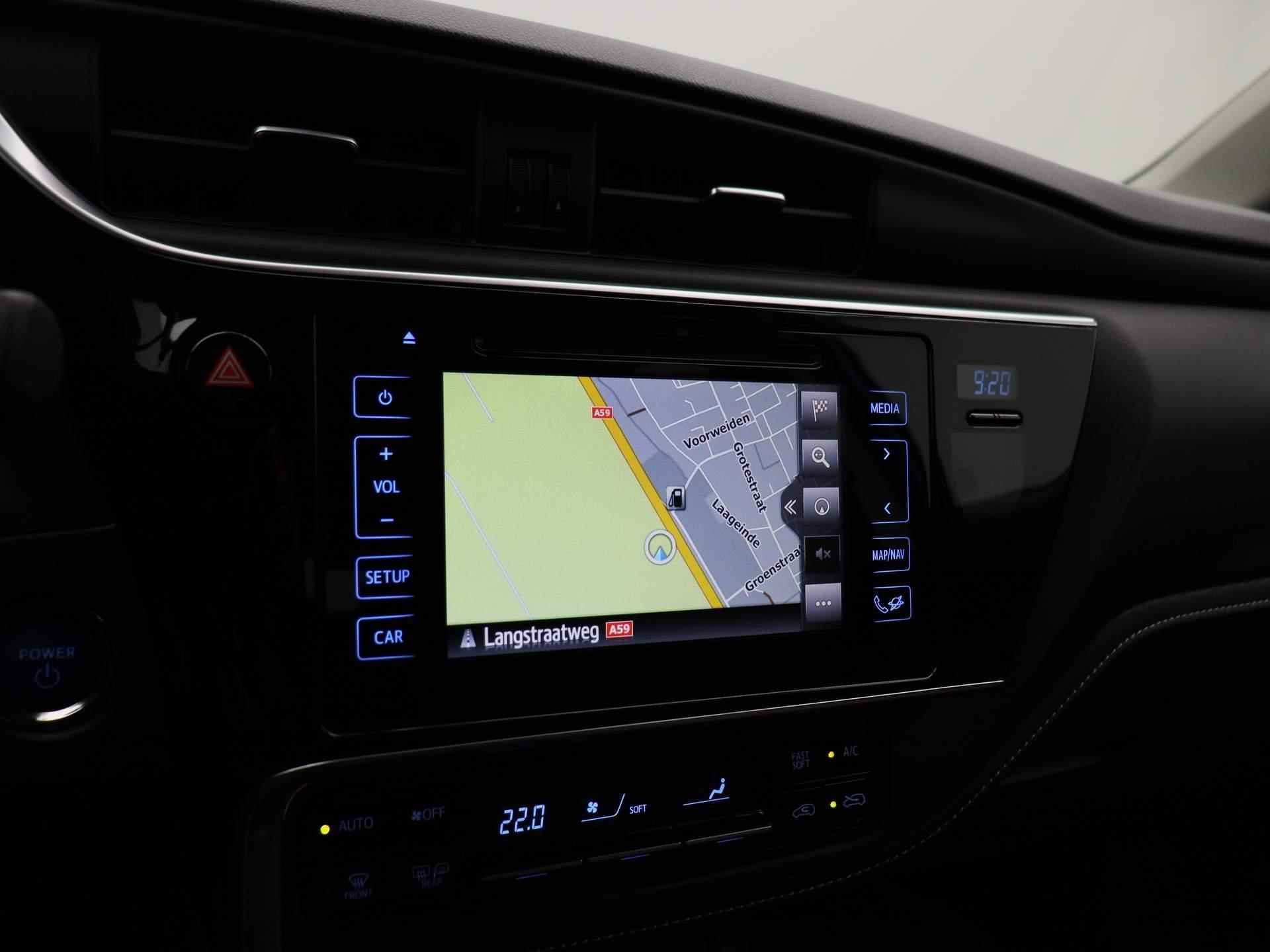 Toyota Auris Touring Sports 1.8 Hybrid Freestyle | Automaat | Navigatie | Climate control | Parkeer sensoren | LMV | Camera | Lage km stand - 18/37