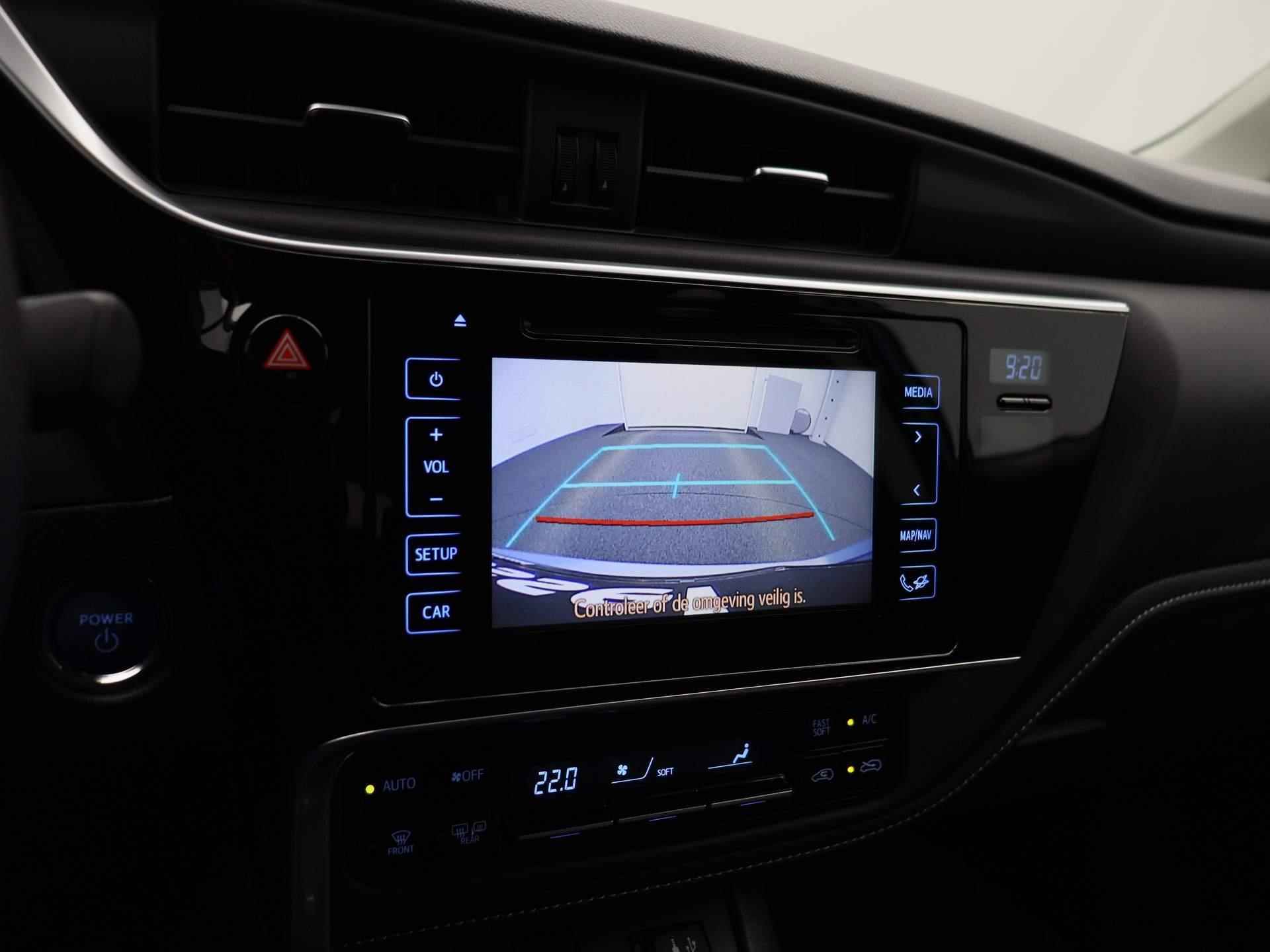 Toyota Auris Touring Sports 1.8 Hybrid Freestyle | Automaat | Navigatie | Climate control | Parkeer sensoren | LMV | Camera | Lage km stand - 19/37