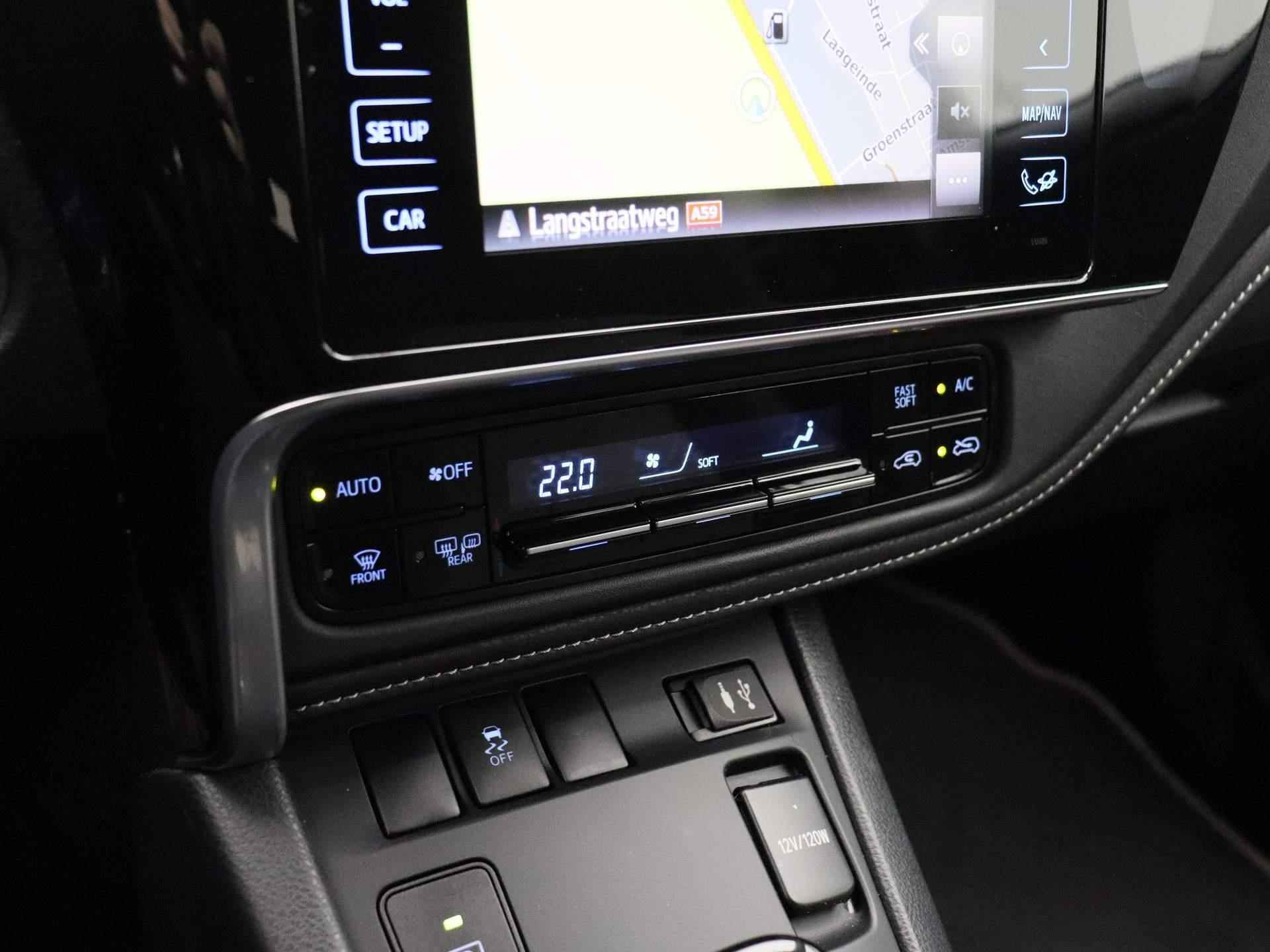Toyota Auris Touring Sports 1.8 Hybrid Freestyle | Automaat | Navigatie | Climate control | Parkeer sensoren | LMV | Camera | Lage km stand - 20/37