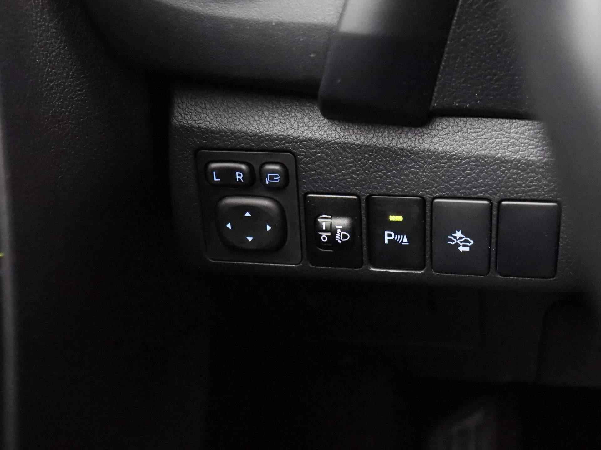 Toyota Auris Touring Sports 1.8 Hybrid Freestyle | Automaat | Navigatie | Climate control | Parkeer sensoren | LMV | Camera | Lage km stand - 26/37