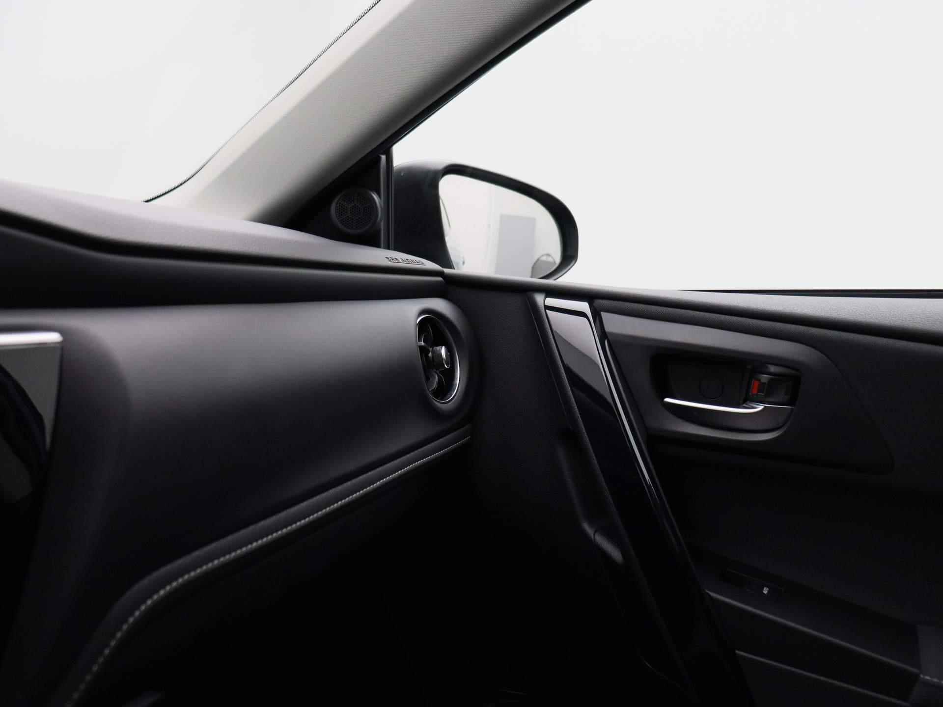 Toyota Auris Touring Sports 1.8 Hybrid Freestyle | Automaat | Navigatie | Climate control | Parkeer sensoren | LMV | Camera | - 29/37