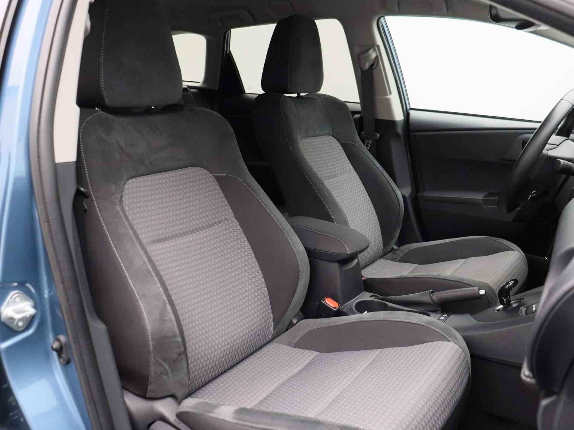 Toyota Auris Touring Sports 1.8 Hybrid Freestyle | Automaat | Navigatie | Climate control | Parkeer sensoren | LMV | Camera | Lage km stand - 34/37