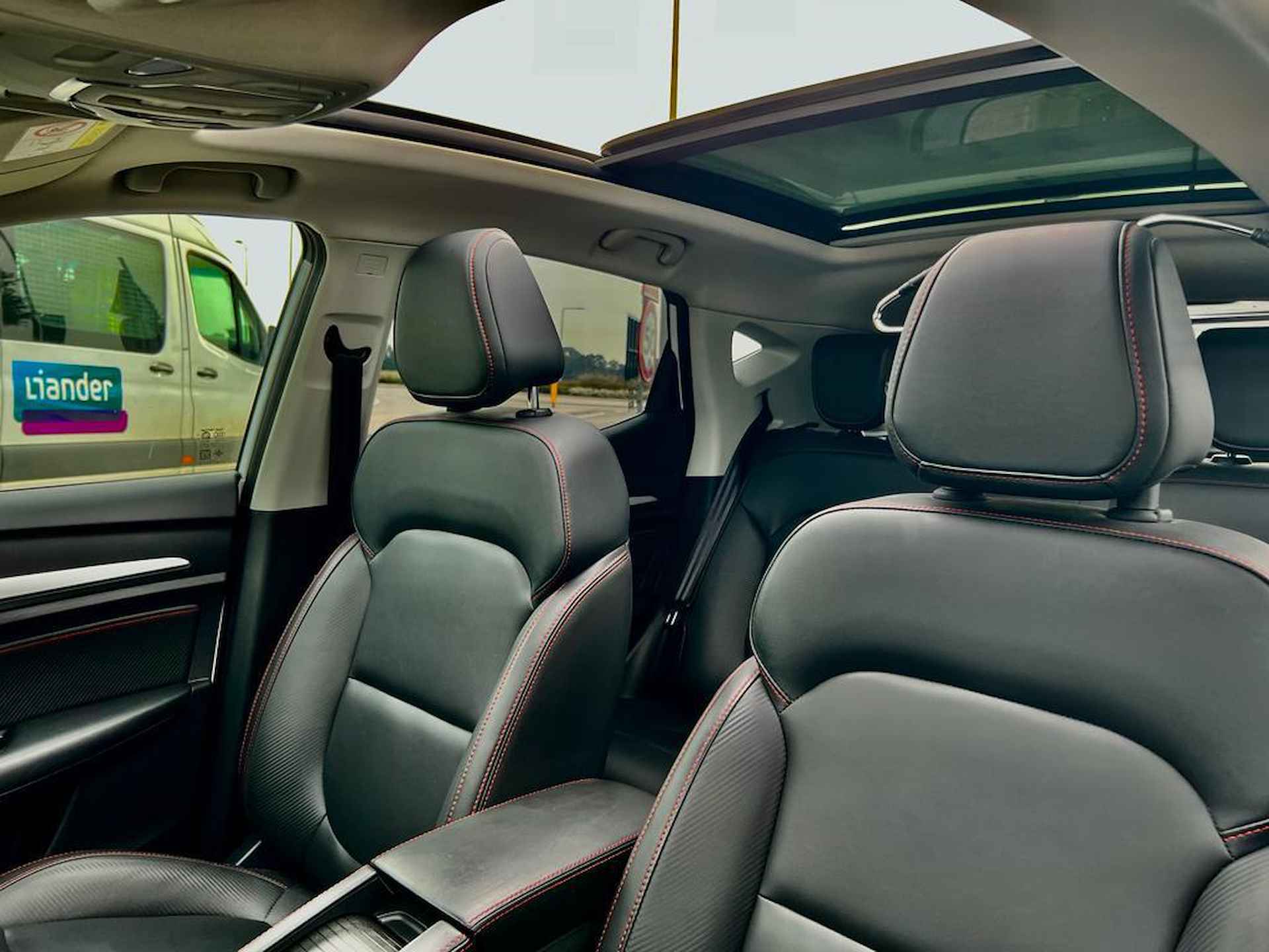 MG ZS EV Long Range Luxury 70 kWh | WLTP 440 KM | Panorama/Schuif- Kantel Dak | 18"Arcasting LMV | Back Pack | Privacy Glass | Navigatie | 360° Cam | All- Season | - 14/22