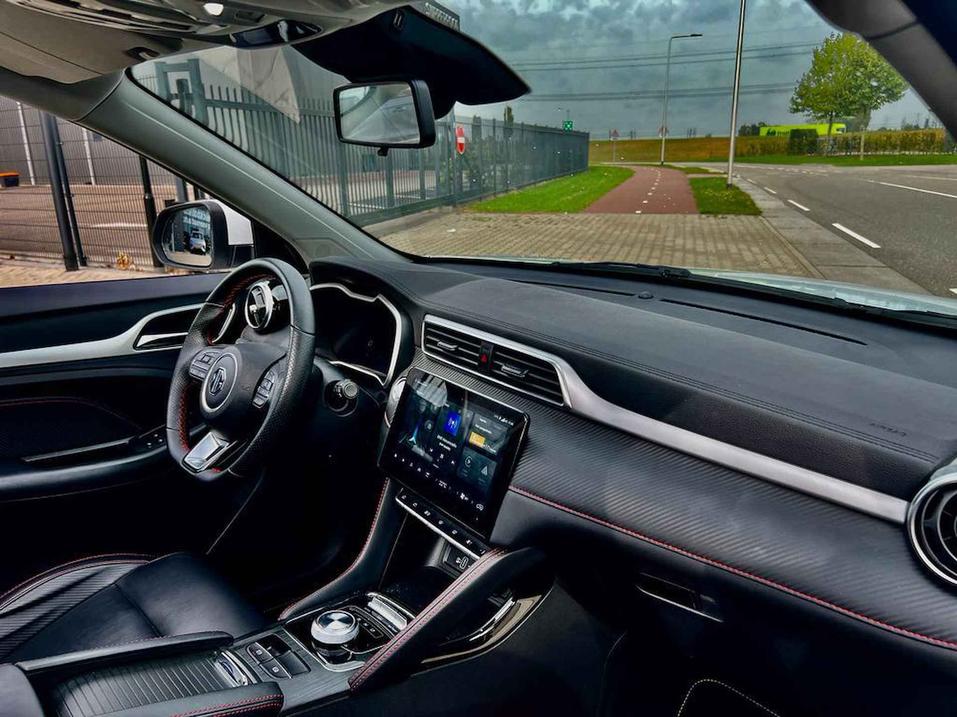 MG ZS EV Long Range Luxury 70 kWh | WLTP 440 KM | Panorama/Schuif- Kantel Dak | 18"Arcasting LMV | Back Pack | Privacy Glass | Navigatie | 360° Cam | All- Season | - 18/22