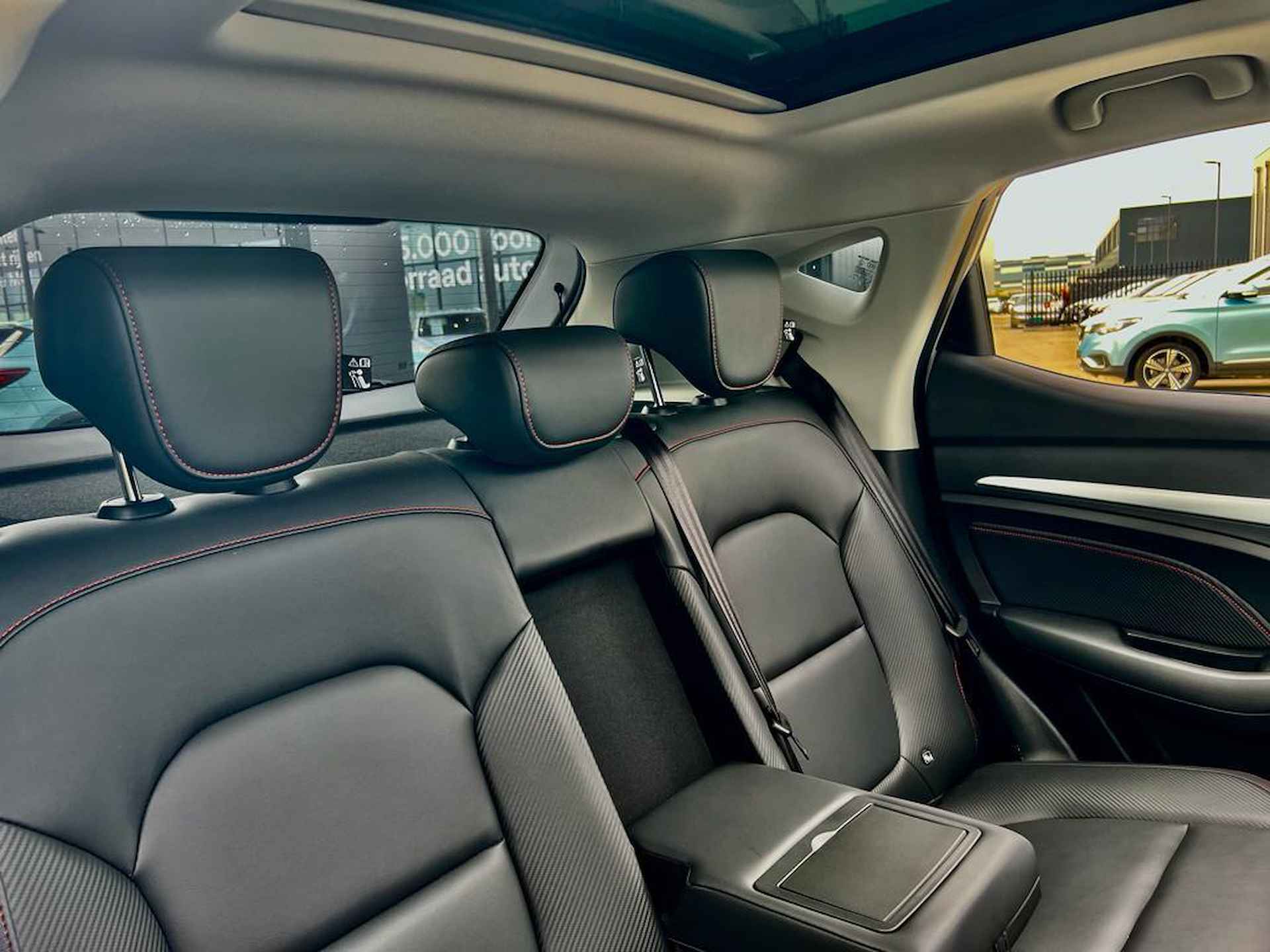 MG ZS EV Long Range Luxury 70 kWh | WLTP 440 KM | Panorama/Schuif- Kantel Dak | 18"Arcasting LMV | Back Pack | Privacy Glass | Navigatie | 360° Cam | All- Season | - 20/22