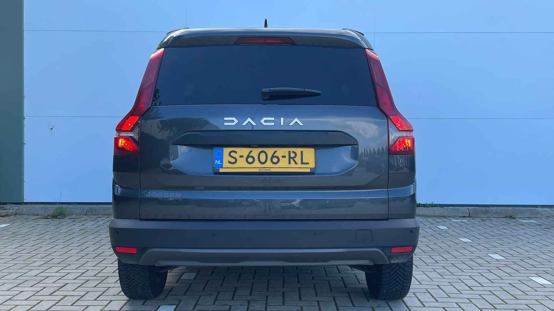 Dacia Jogger 1.0 TCe 110 Extreme 7p. Navigatie / Climate Control / Lichtmetalen Velgen / Parkeersensoren V+A+Camera / DAB / LED / Hill Holt System / Cruise Control - 7/37