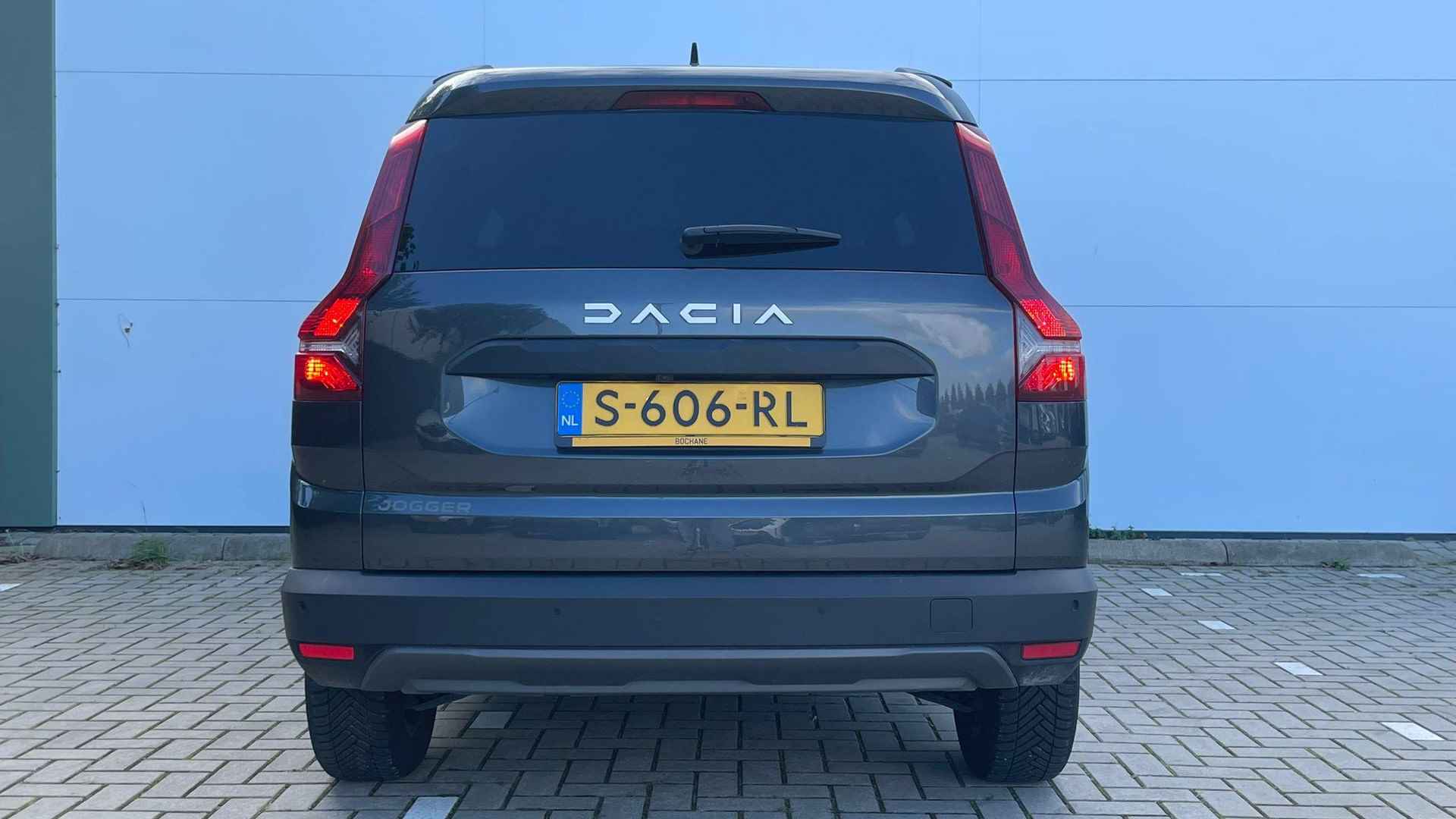 Dacia Jogger 1.0 TCe 110 Extreme 7p. Navigatie / Climate Control / Lichtmetalen Velgen / Parkeersensoren V+A+Camera / DAB / LED / Hill Holt System / Cruise Control - 13/37