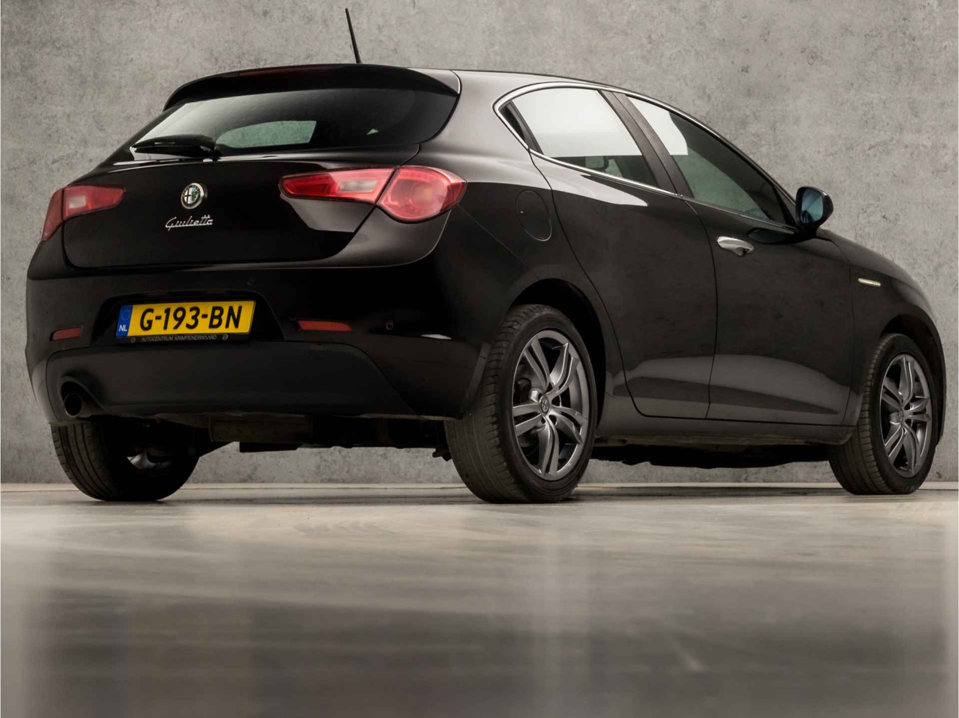 Alfa Romeo Giulietta 1.4 T Distinctive 170Pk Automaat (NAVIGATIE, CLIMATE, STOELVERWARMING, LEDEREN SPORTSTOELEN, XENON, CRUISE, LM VELGEN, NIEUWE APK, NIEUWSTAAT) - 5/31