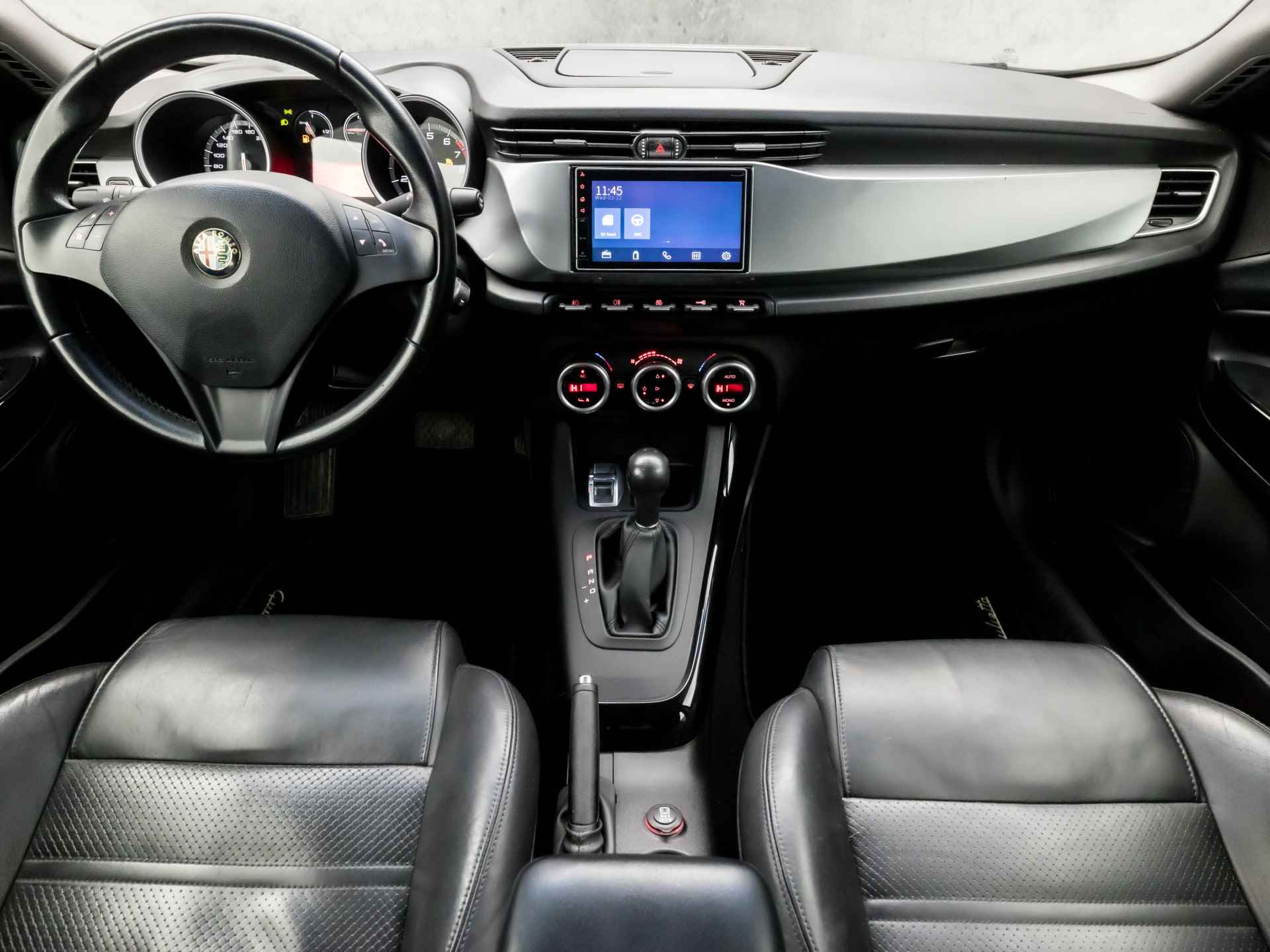 Alfa Romeo Giulietta 1.4 T Distinctive 170Pk Automaat (NAVIGATIE, CLIMATE, STOELVERWARMING, LEDEREN SPORTSTOELEN, XENON, CRUISE, LM VELGEN, NIEUWE APK, NIEUWSTAAT) - 6/31