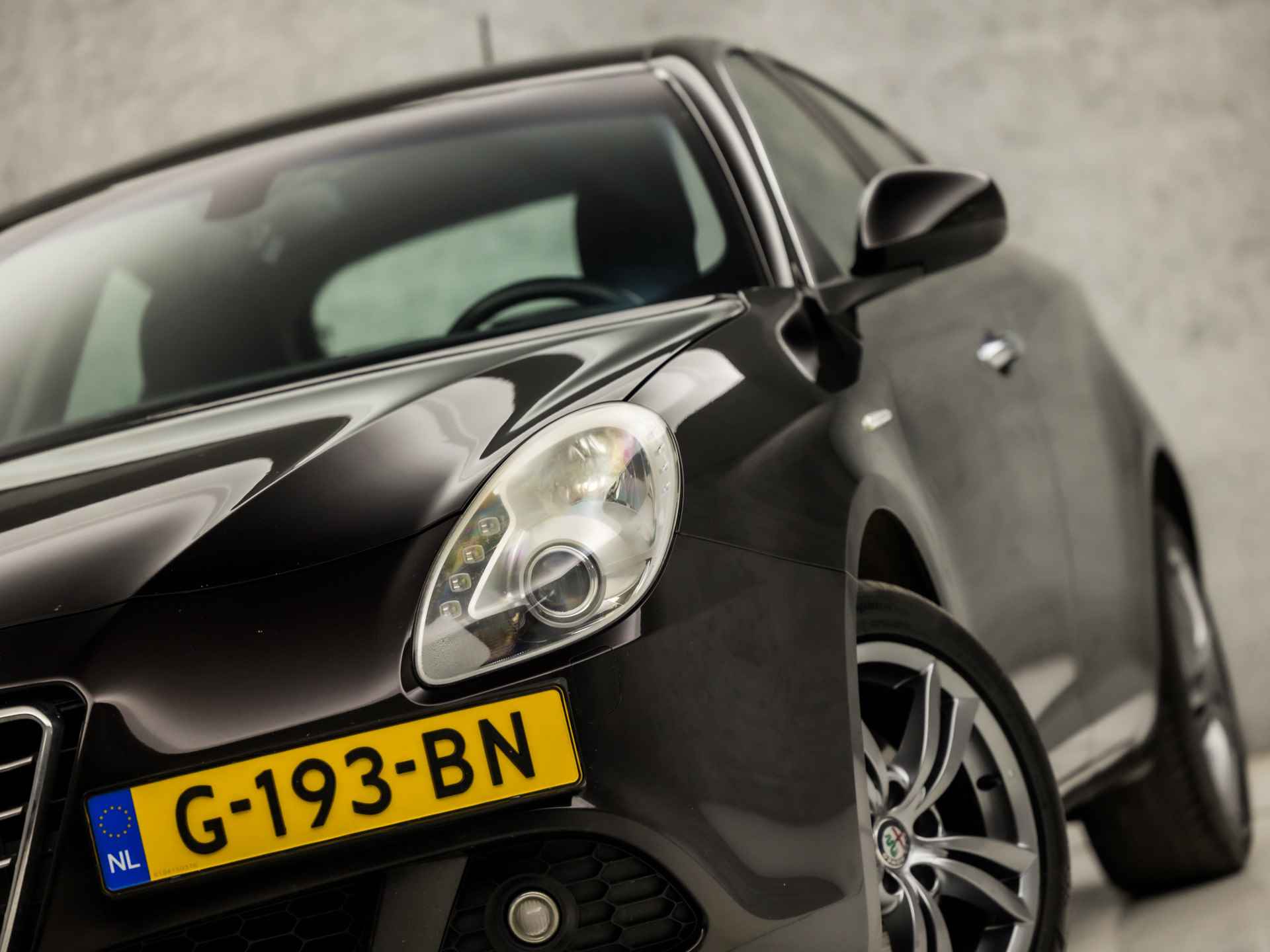 Alfa Romeo Giulietta 1.4 T Distinctive 170Pk Automaat (NAVIGATIE, CLIMATE, STOELVERWARMING, LEDEREN SPORTSTOELEN, XENON, CRUISE, LM VELGEN, NIEUWE APK, NIEUWSTAAT) - 17/31