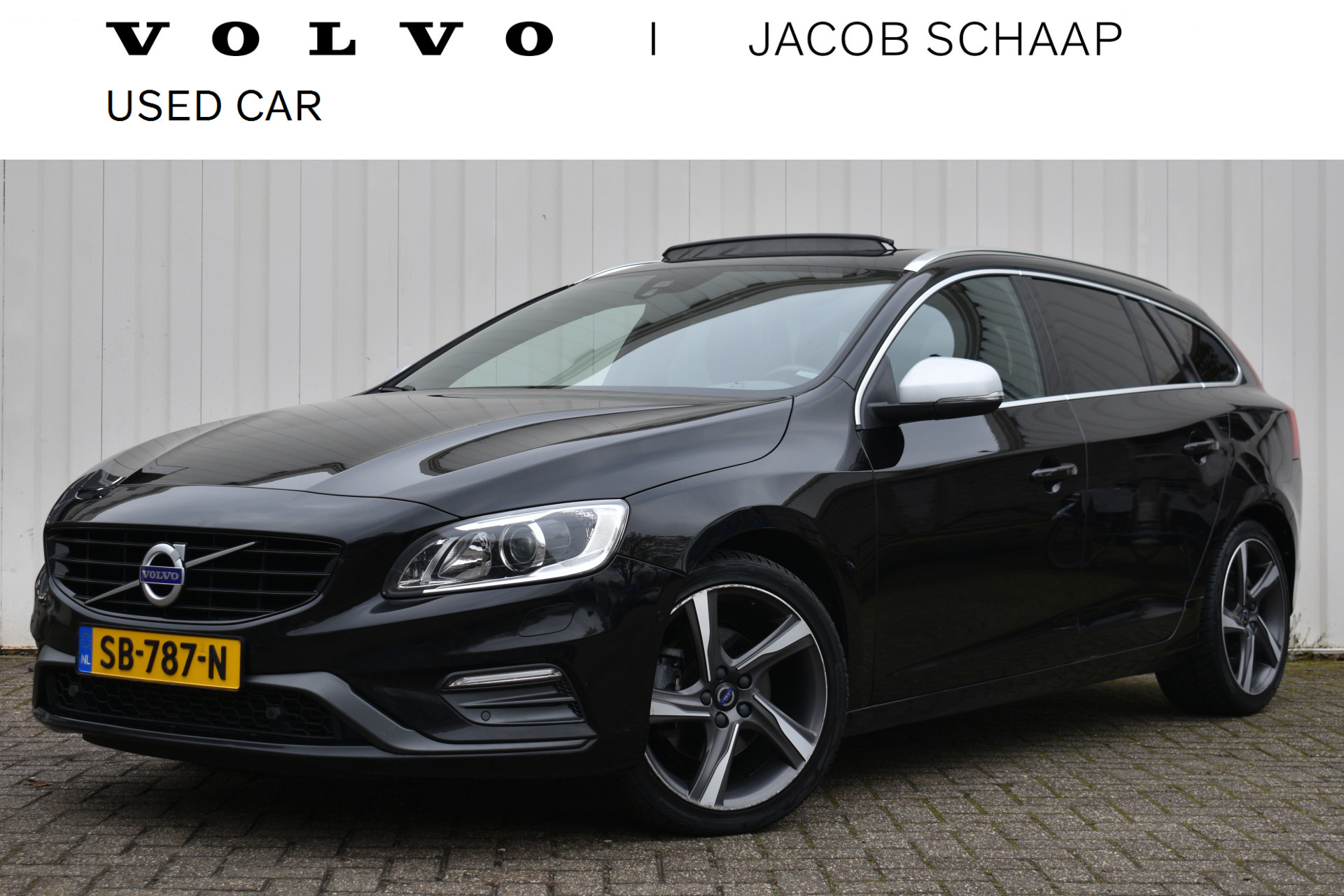 Volvo V60 D4 Business Sport | Panodak | Leder | Trekhaak | Standkachel | Keyless entry bij viaBOVAG.nl