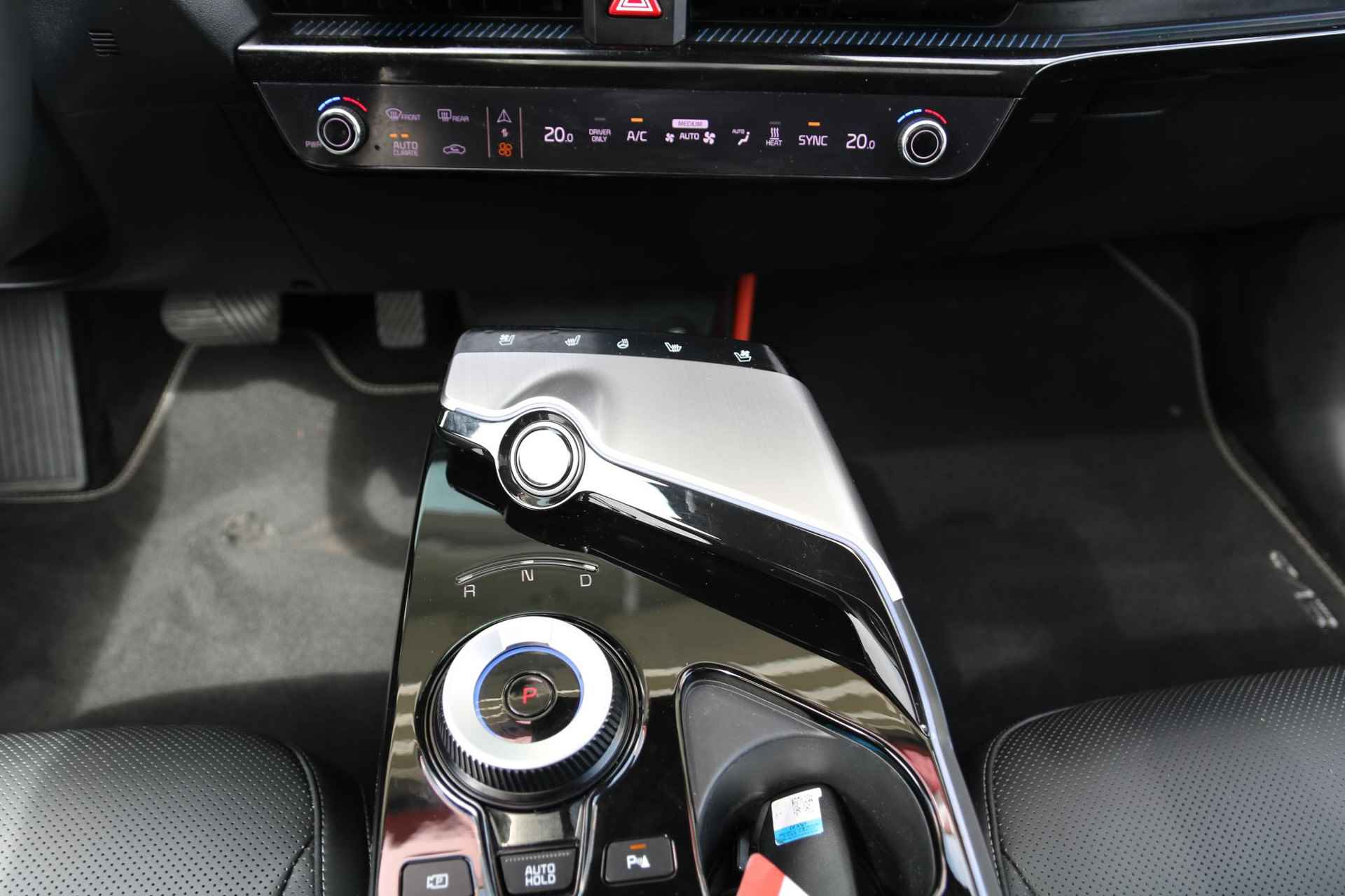Kia EV6 Plus Advanced 77 kWh  | Airco | Navi | Camera | | Lederen bekleding | Elektrisch bediende voorstoelen | Stoel en stuurverwarming | 20 inch | Panoramadak | Navigatie | Adaptieve cruise control | Dodehoek detectie | Stoelkoeling | Rijbereik 500km* - 25/29