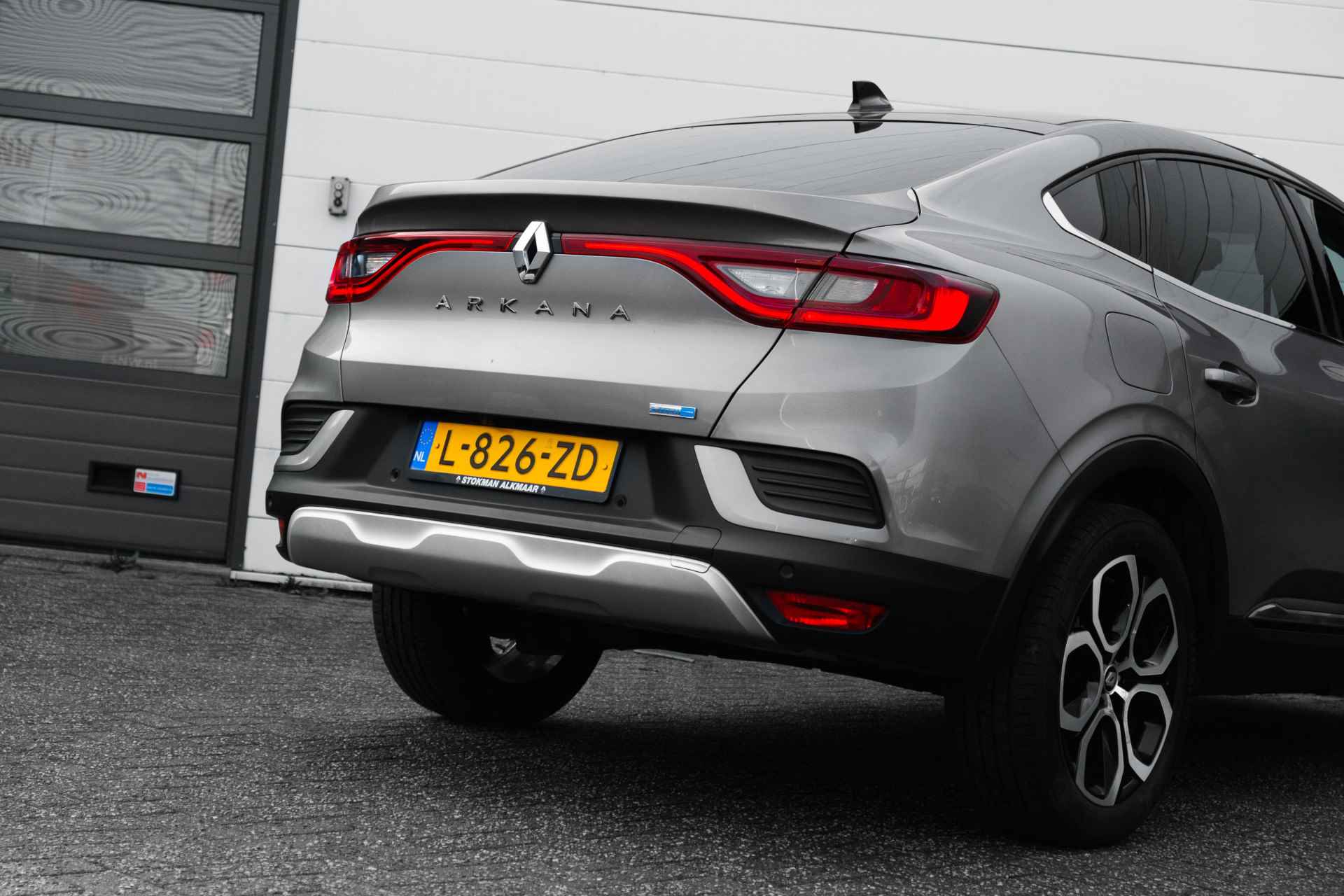 Renault Arkana 1.6 E-Tech Hybrid 145 PK Intens | Dark metal dak | Camera achter | LM Velgen | Sensoren voor | ECC | | incl. Bovag rijklaarpakket met 12 maanden garantie | - 19/56