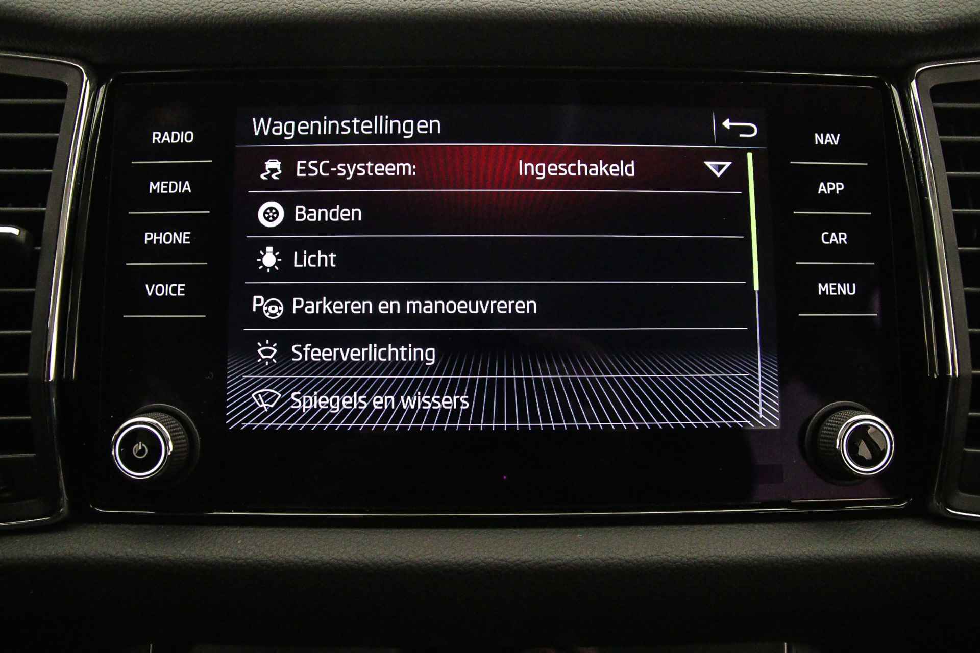 Škoda Kodiaq Business Edition 1.5 TSI 150pk DSG Automaat Trekhaak, Navigatie, Achteruitrijcamera, Cruise control, Airco, DAB, Parkeersensoren, App connect, LED verlichting - 26/40
