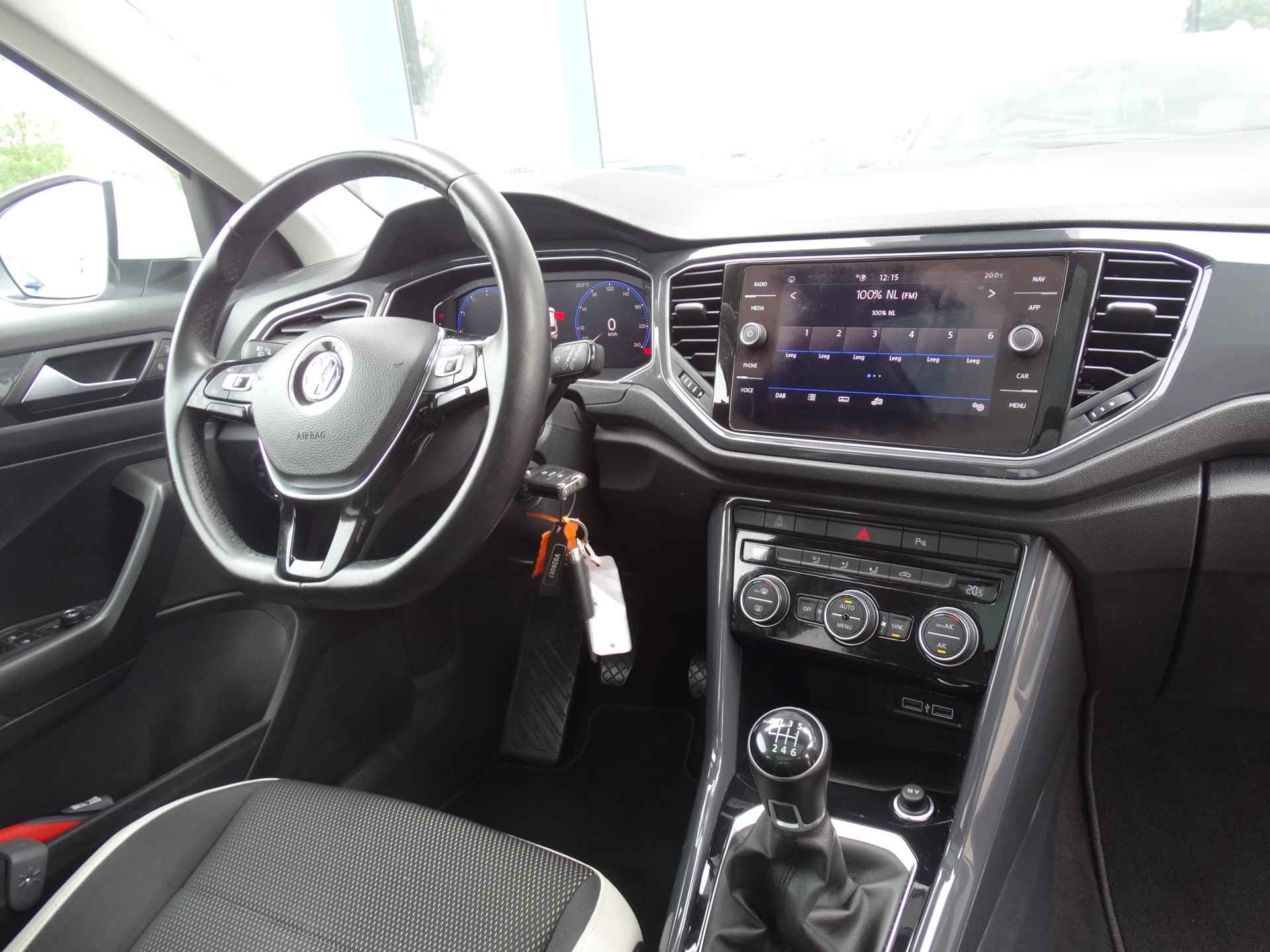 Volkswagen T-Roc 1.5 TSI 150PK Sport | Panoramadak | Navigatie | Parkeersensoren | Digitaal cockpit - 6/27