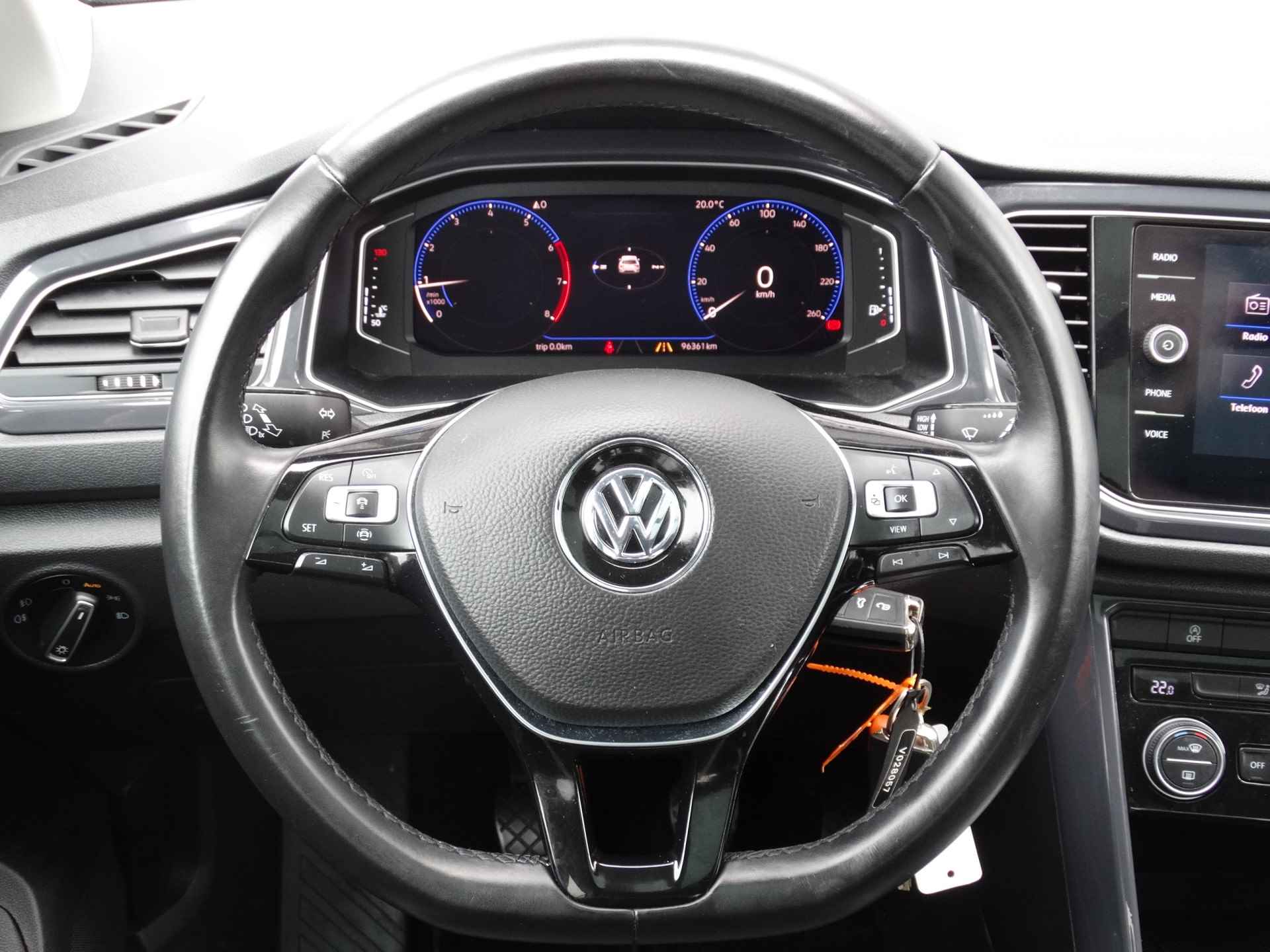 Volkswagen T-Roc 1.5 TSI 150PK Sport | Panoramadak | Navigatie | Parkeersensoren | Digitaal cockpit - 17/27