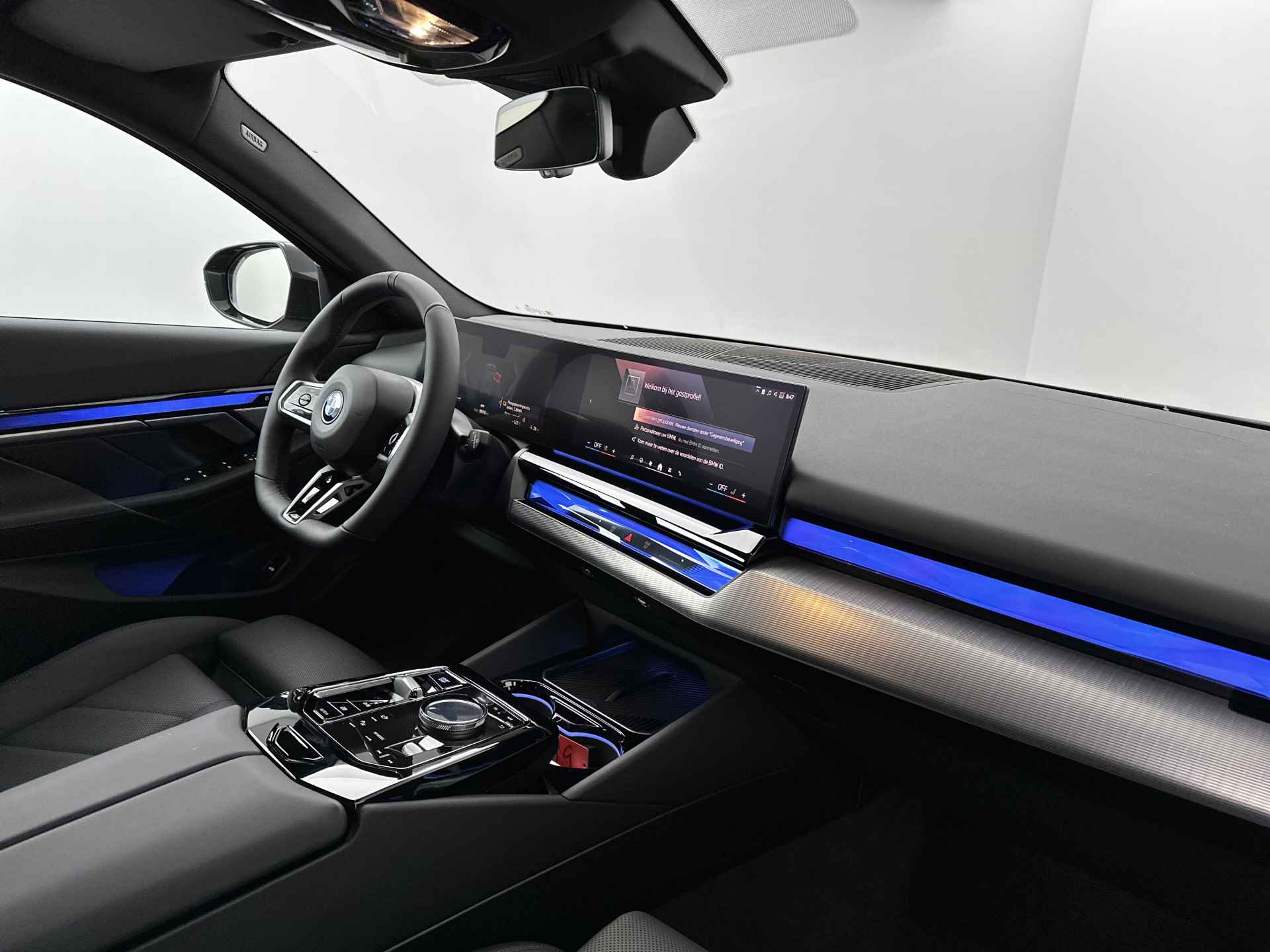 BMW i5 Touring eDrive40 M-Sport Edition | Glazen Panoramdak | Harman Kardon audio - 16/26