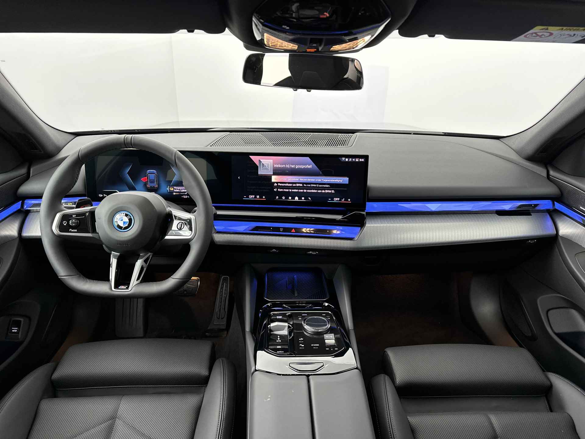 BMW i5 Touring eDrive40 M-Sport Edition | Glazen Panoramdak | Harman Kardon audio - 17/26