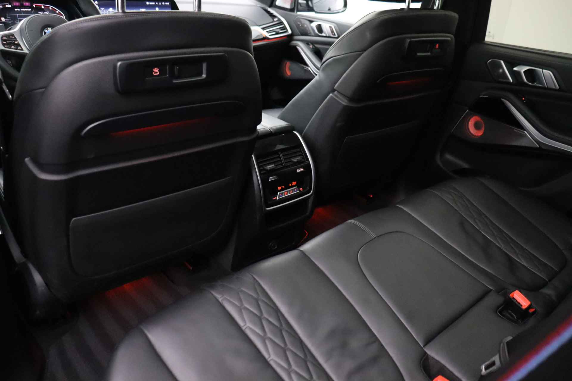 BMW X5 M50i M-Sport | Panoramadak | Full options | Soft close | Trekhaak | Massagestoelen - 12/36