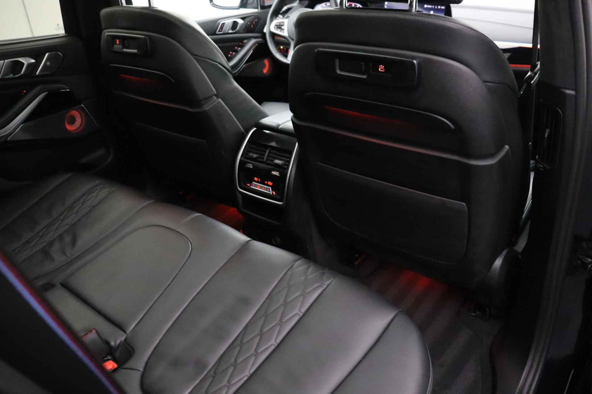 BMW X5 M50i M-Sport | Panoramadak | Full options | Soft close | Trekhaak | Massagestoelen - 14/36